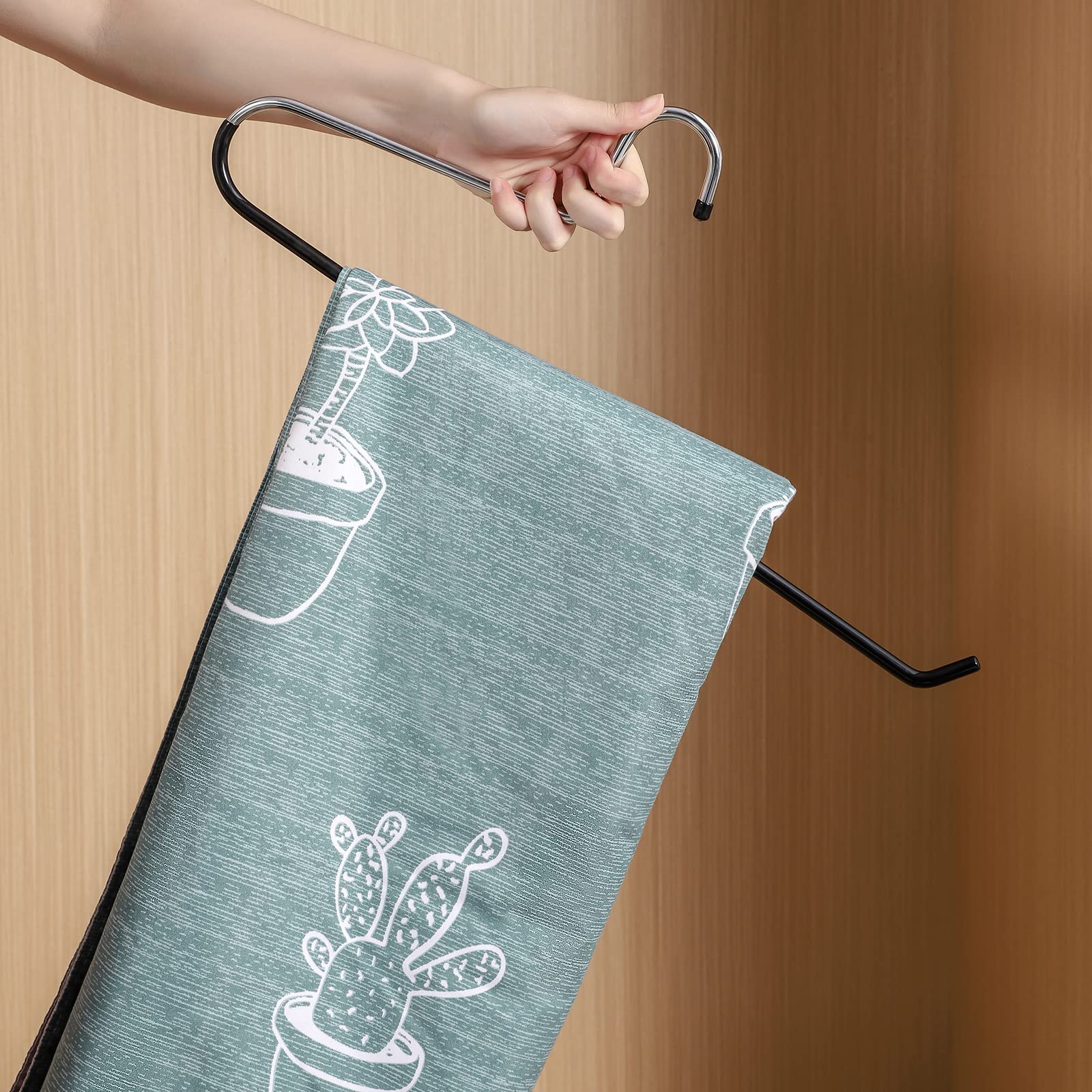 Frezon Extra-Wide Drapery Hangers Blanket Hangers Heavy Duty Black Vinyl Coated Nonslip - Holds Up To 40 Lbs - Great For Quilts,