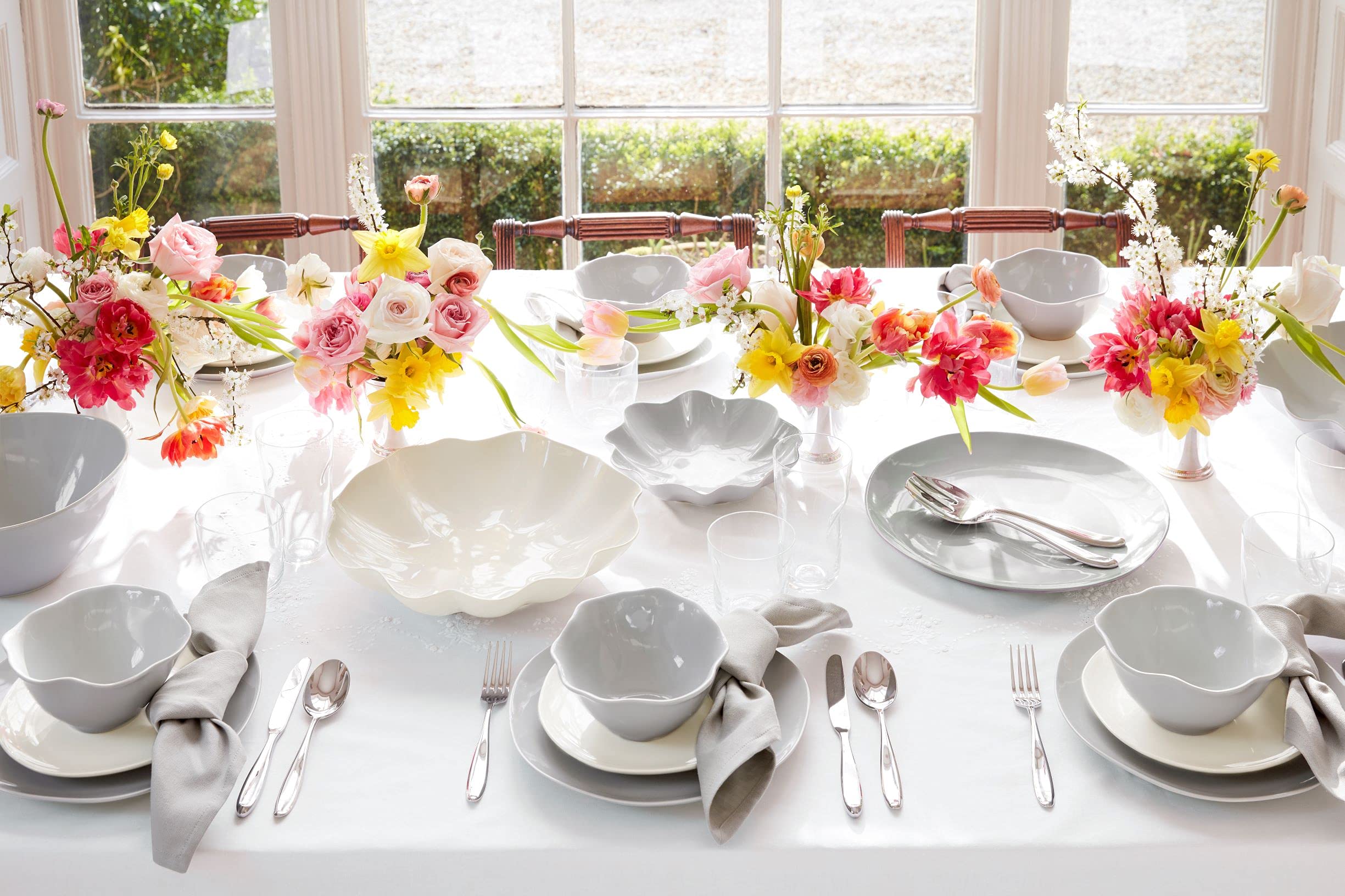 Portmeirion Sophie Conran Arbor Cream Round Platter  13 Inch Porcelain Serving Tray for Appetizers  Snacks  and Sandwiches  Made from Fine Porcelain  Dishwasher and Microwave Safe (Creamy White)