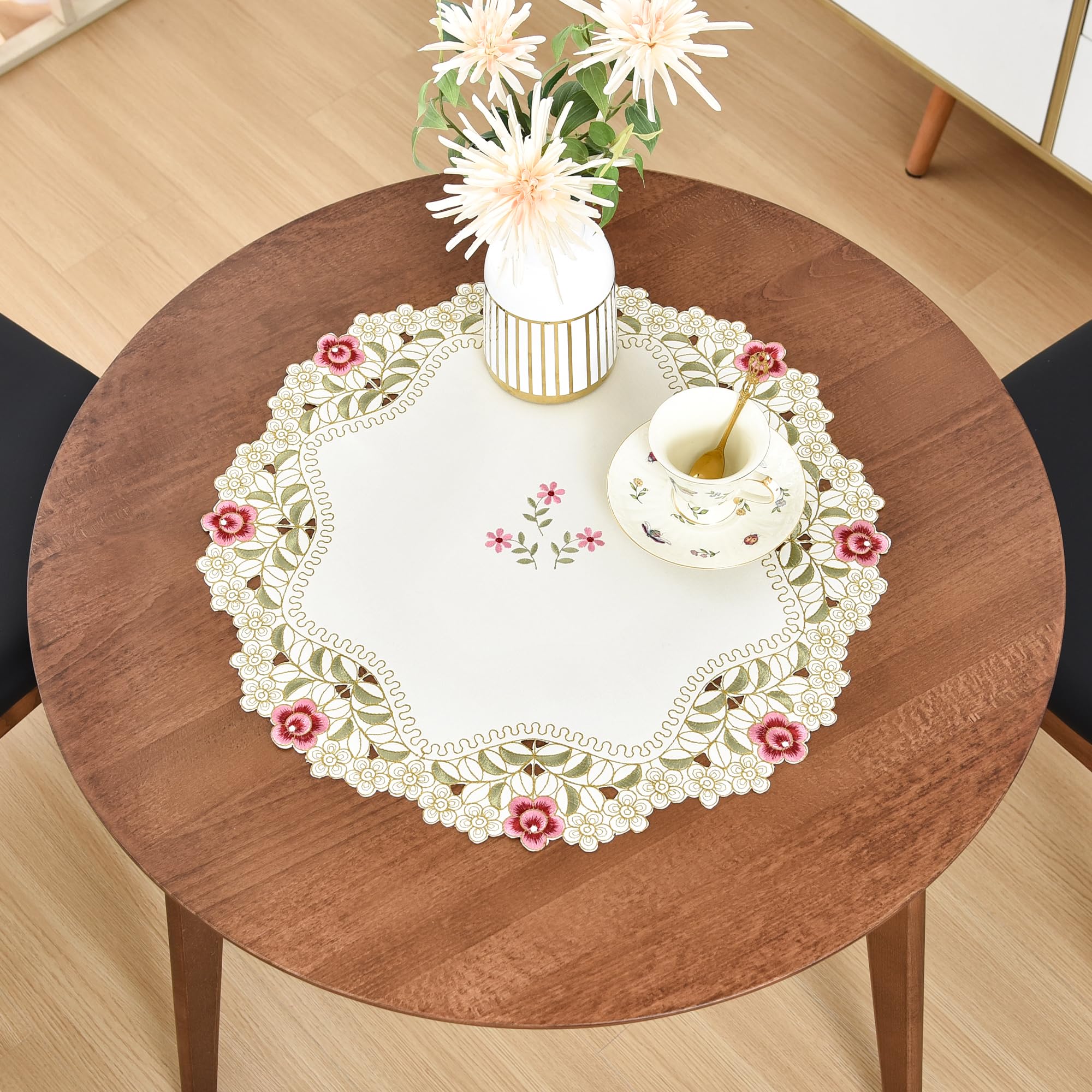 Wolkemer 2 Pack Round Lace Place Mats, 20 Inch Vintage Beige Table Toppers, Polyester for Coffee & Wedding Dinning