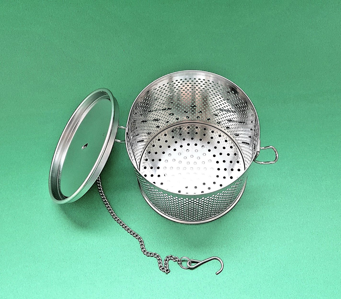 Commercial Grade D 3.9'' X H 3.3'' Genuine Stainless Steel 18/8 Perforated Round Strainer - One Touch Lock System - Restaurant &