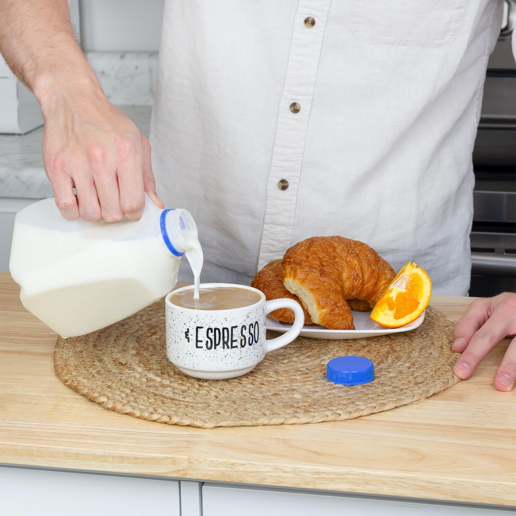 Cornucopia 32oz Plastic Jugs (6-Pack); 1-Quart / 32-Ounce Bottles with Caps for Juice  Water  Sports and Protein Drinks and Milk  BPA-Free