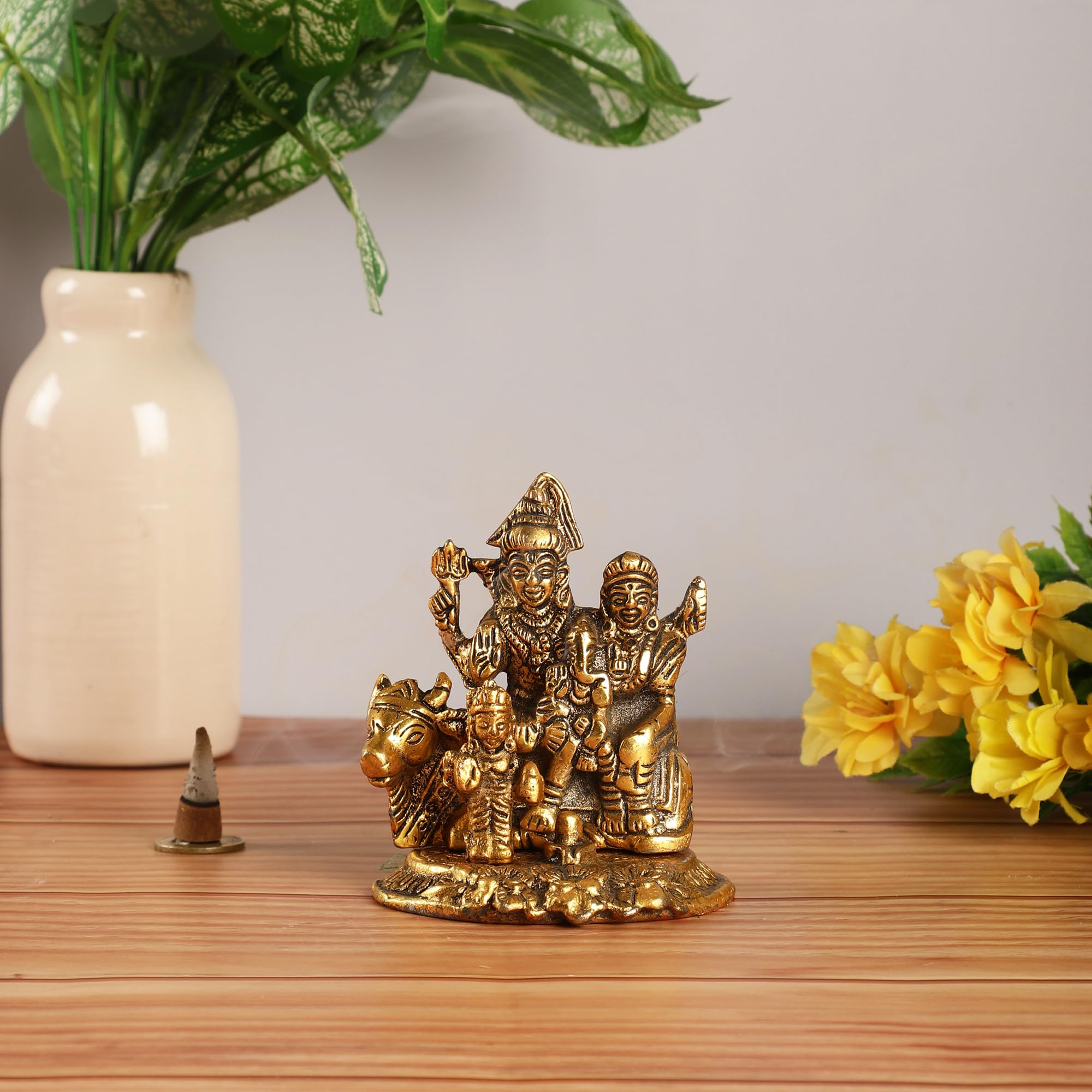 Heyearth Lord Shiv Family Idol For Mandir Pooja, Religious Idol Figurines,Lord Shiva Statue For Home Temple,Office,Gifts - Gold 