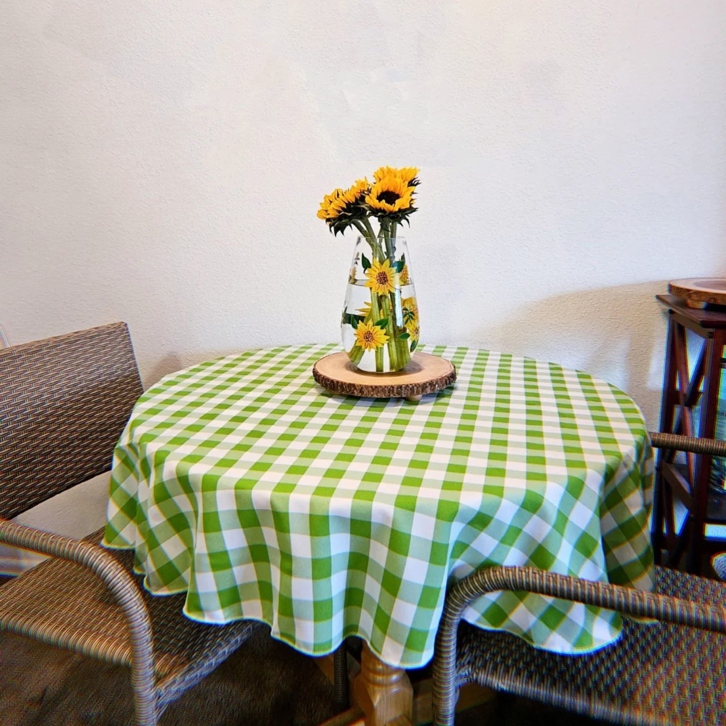 LA Linen Polyester Gingham Checkered 58-Inch Round Tablecloth  White and Lime