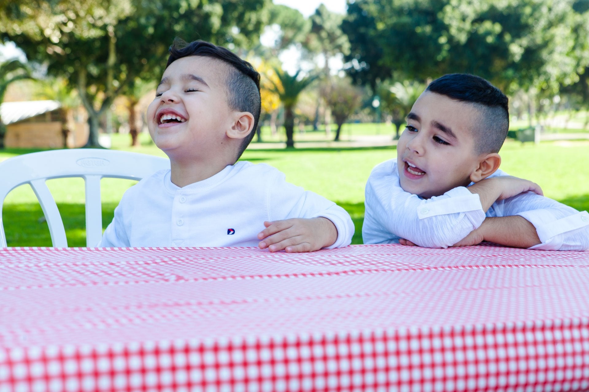 TopTableCloth 5 Foot 60 x 30 inch Red & White Checkered Tablecloth Elastic Corner Fitted Rectangular Folding Vinyl Table Cover Cloth Xmas Plastic Waterproof Picnic Party Home for Indoor Outdoor Use