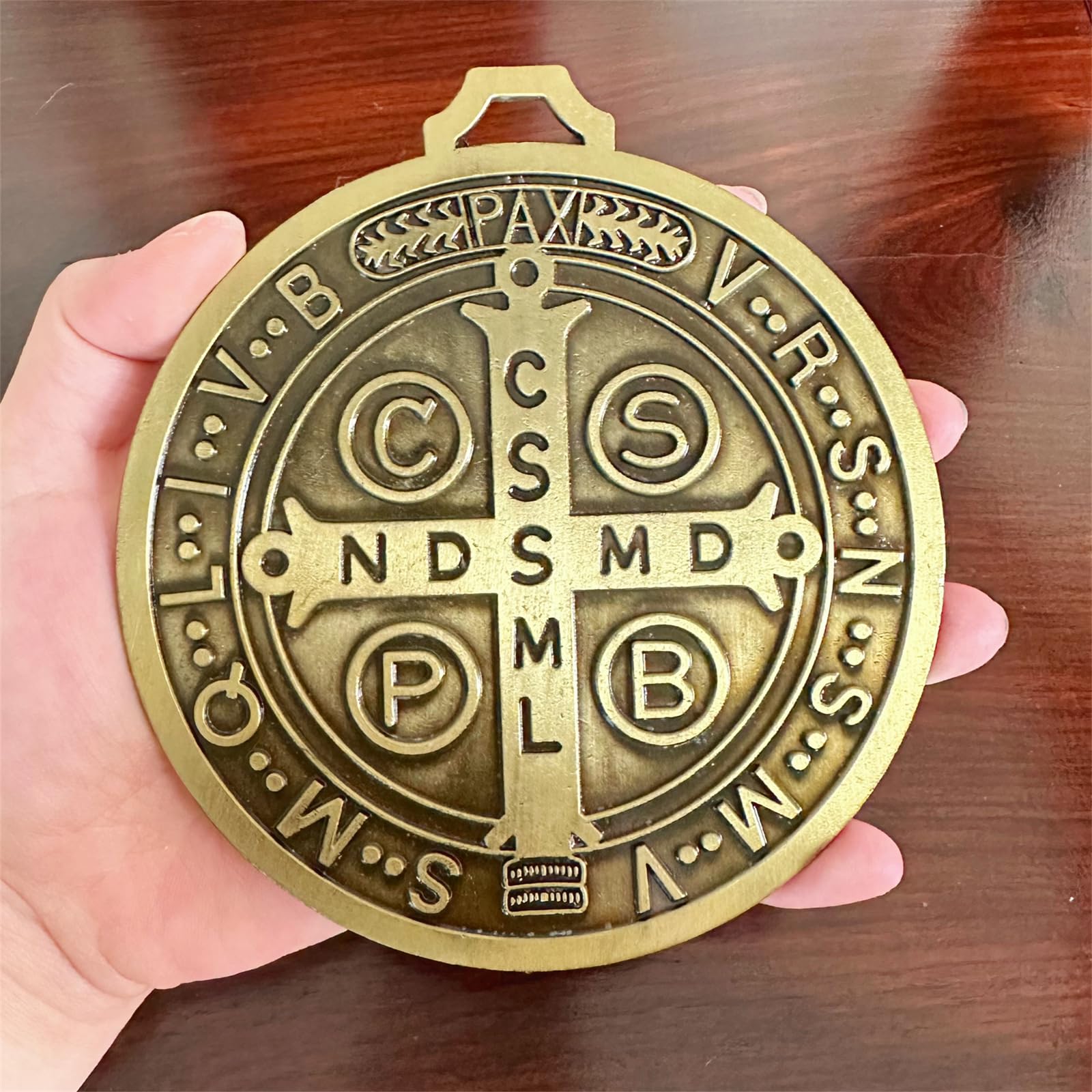 BONITTER EXTRA LARGE 5 INCH ST BENEDICT CROSS MEDAL VINTAGE BRASS TONE FINISH FOR WALL OR DESK DISPLAY/MEDALLA DE SAN BENITO (Go