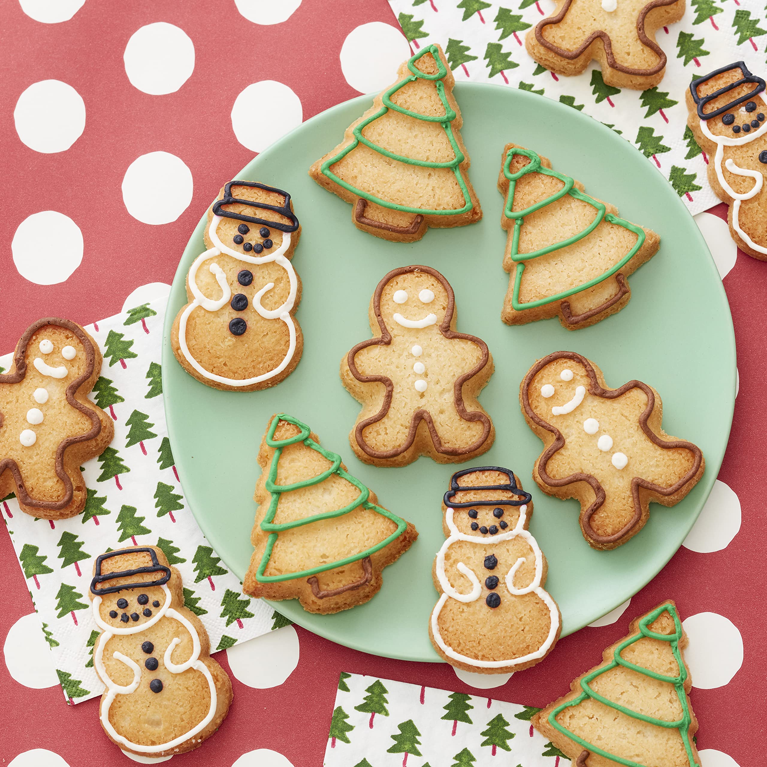 Wilton Non-Stick Christmas Cookie Shapes Pan, 12-Cavity (Gingerbread Man, Tree, Snowman)