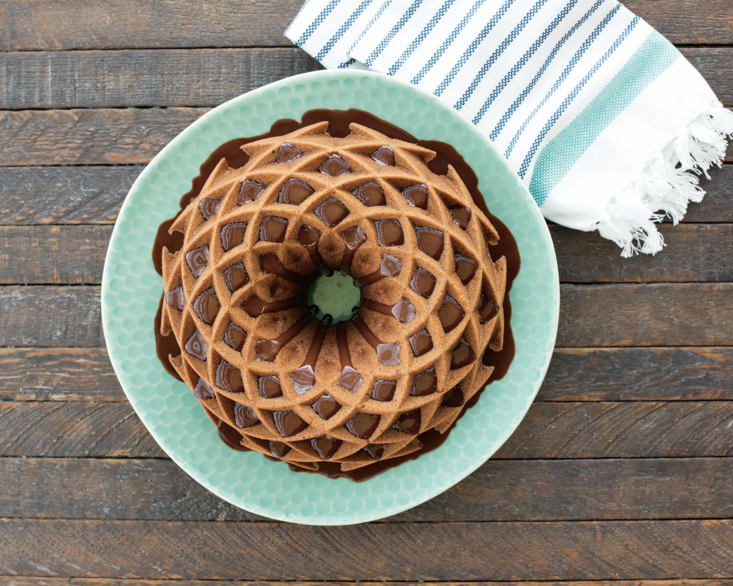 Nordic Ware Jubilee Bundt, 10 Cup, Gold