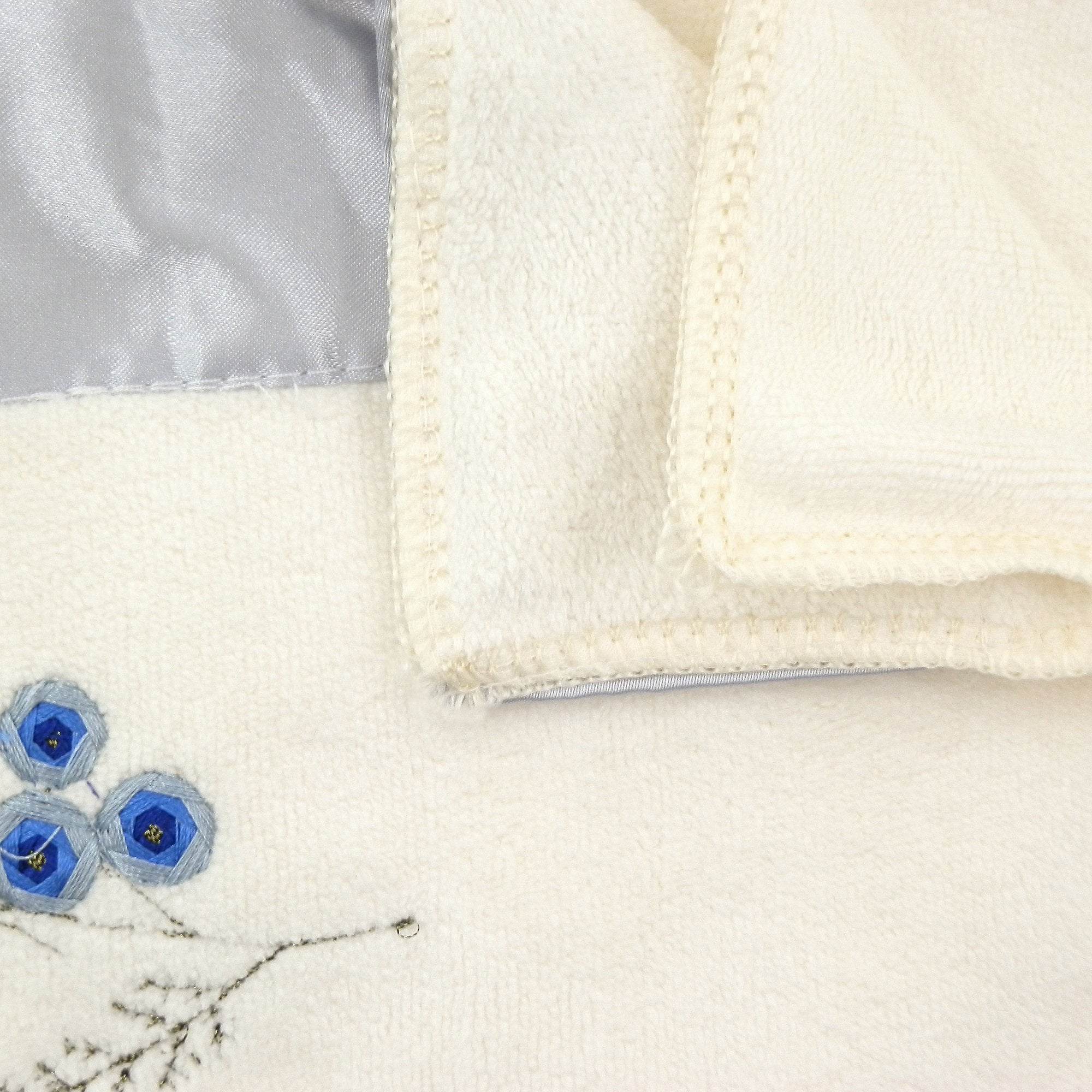 Riverbyland White And Blue 2 Towel And 1 Bath Towel Embroidered Pattern Set
