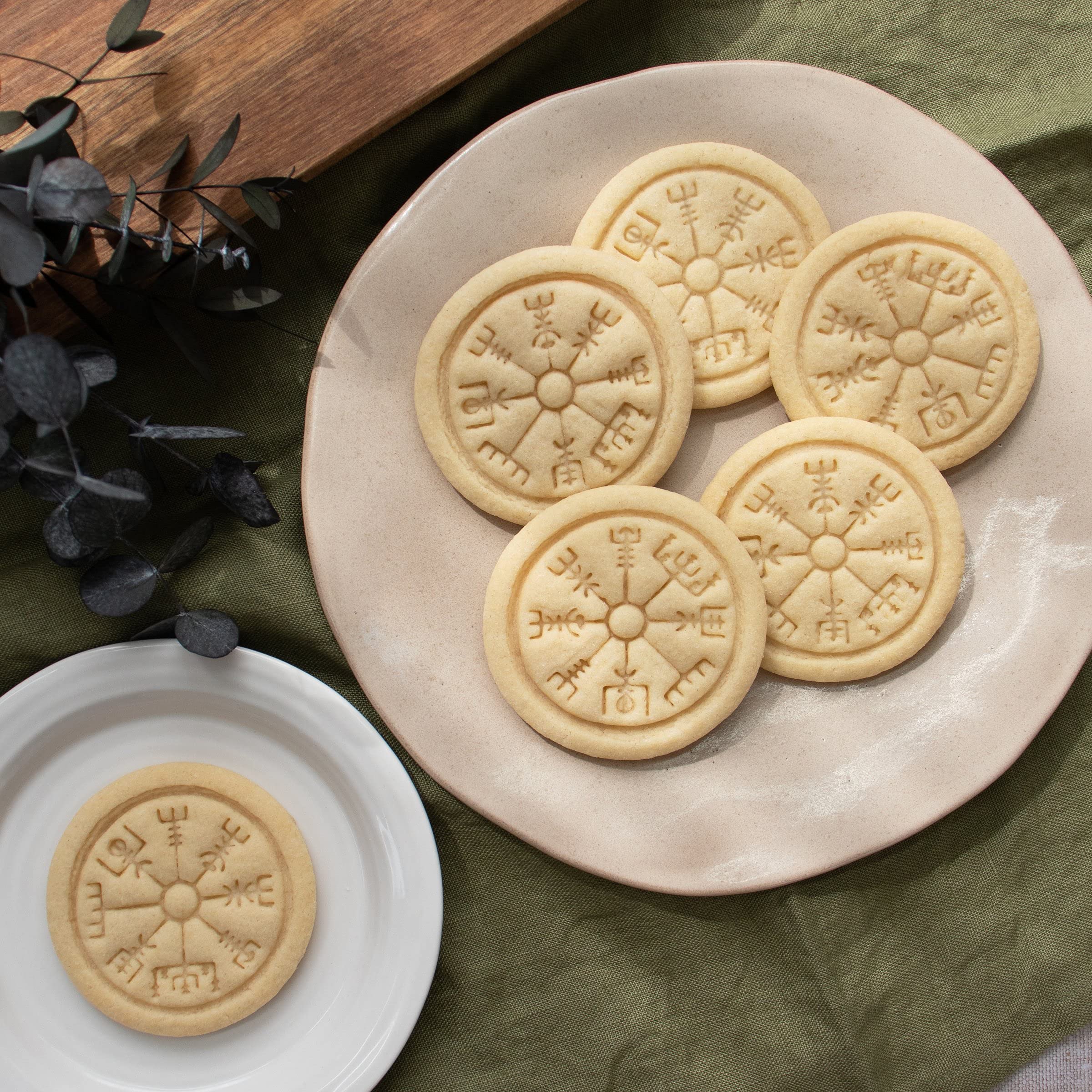Runic Compass Vegvisir Cookie Cutter, 1 Piece - Bakerlogy