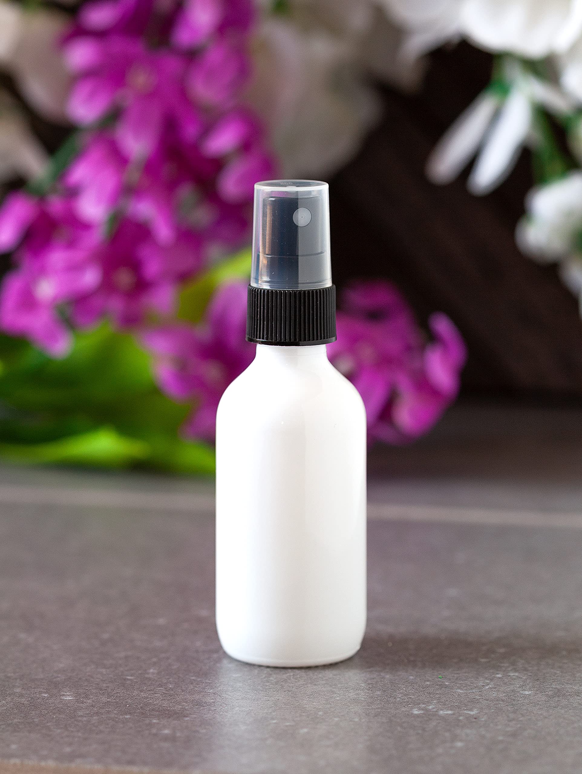 Juvitus 2 Oz / 60 Ml High Shine Gloss White Glass Boston Round Bottle With Black Fine Mist Spray (24 Pack)
