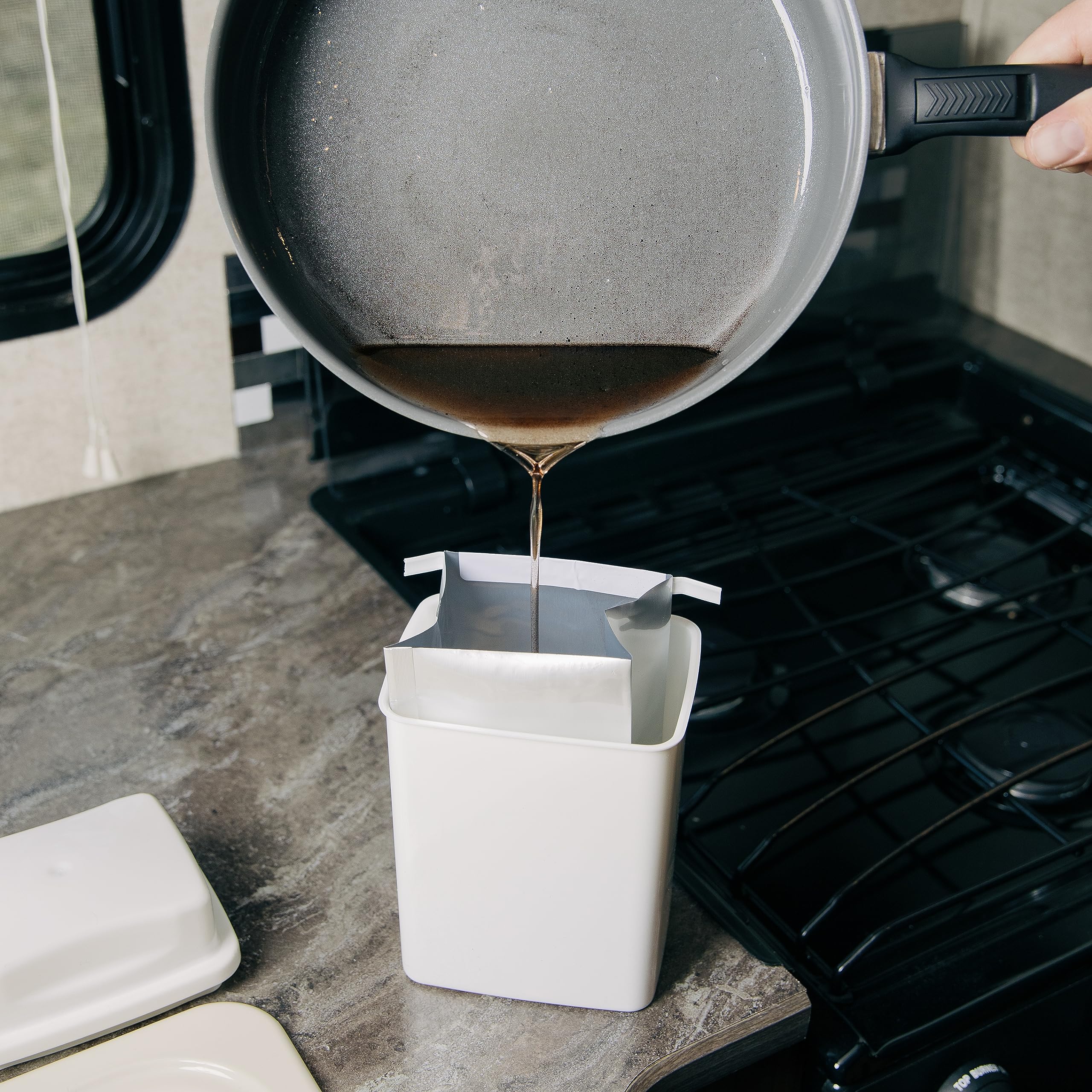 Camco Replacement Grease Storage Bags - Easily Contain And Dispose Used Cooking Grease, Foil Lined Bags Seal In Odor, Prevent Dr