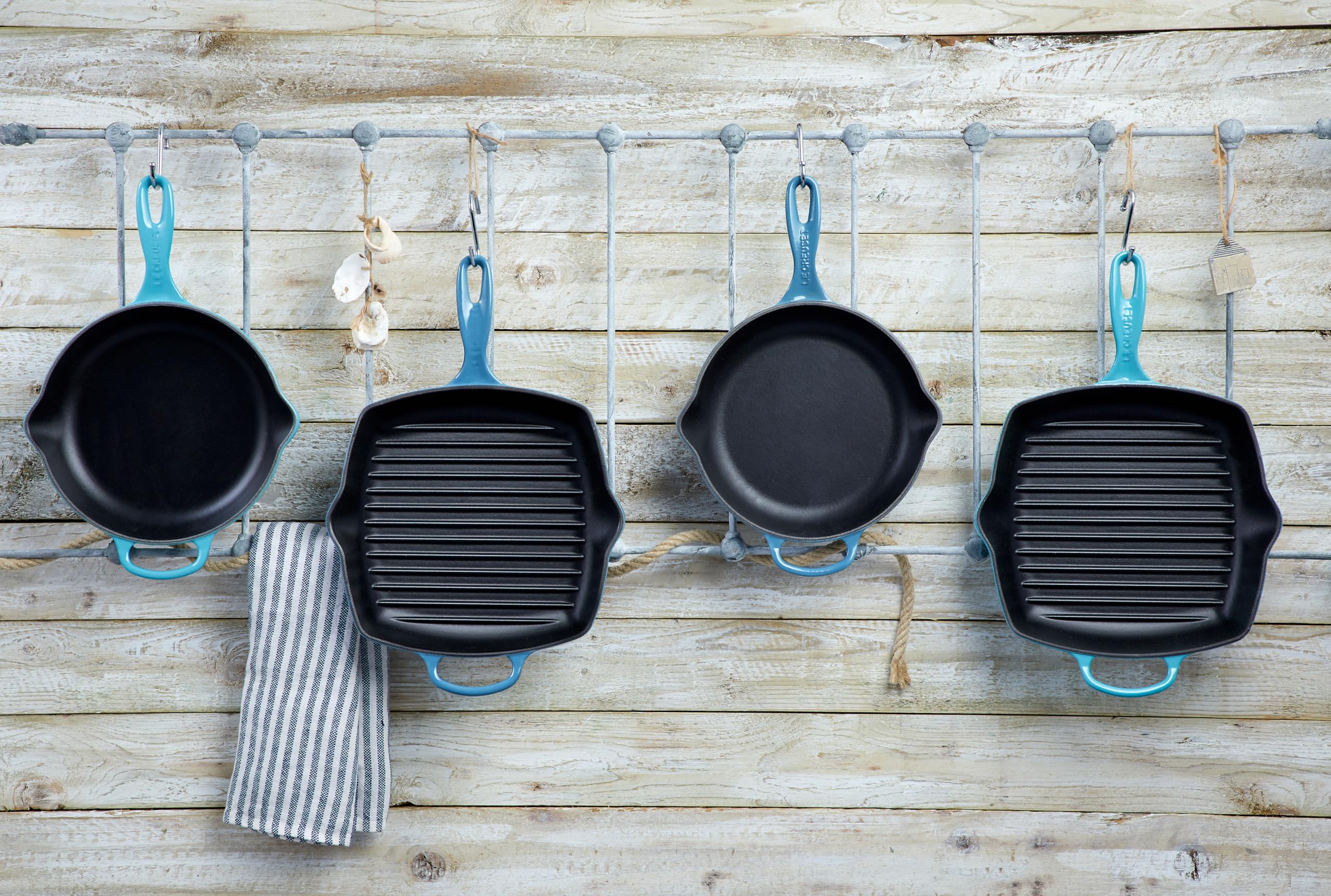 Le Creuset Enameled Cast Iron Signature Iron Handle Skillet, 11.75'' (2-3/8 Qt.), Caribbean