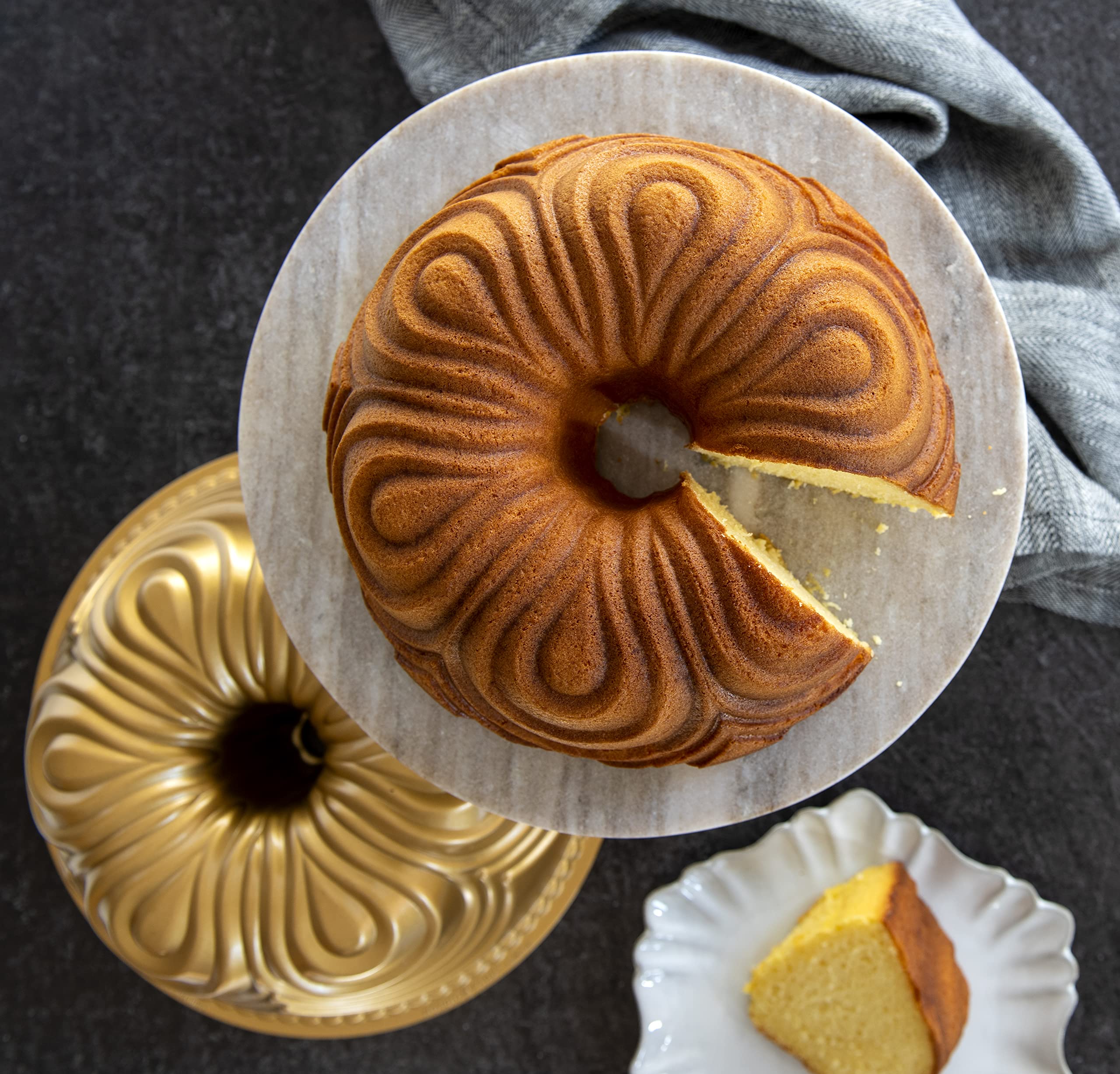 Nordic Ware 87477 Chiffon Bundt Pan, 10-Cup, Gold