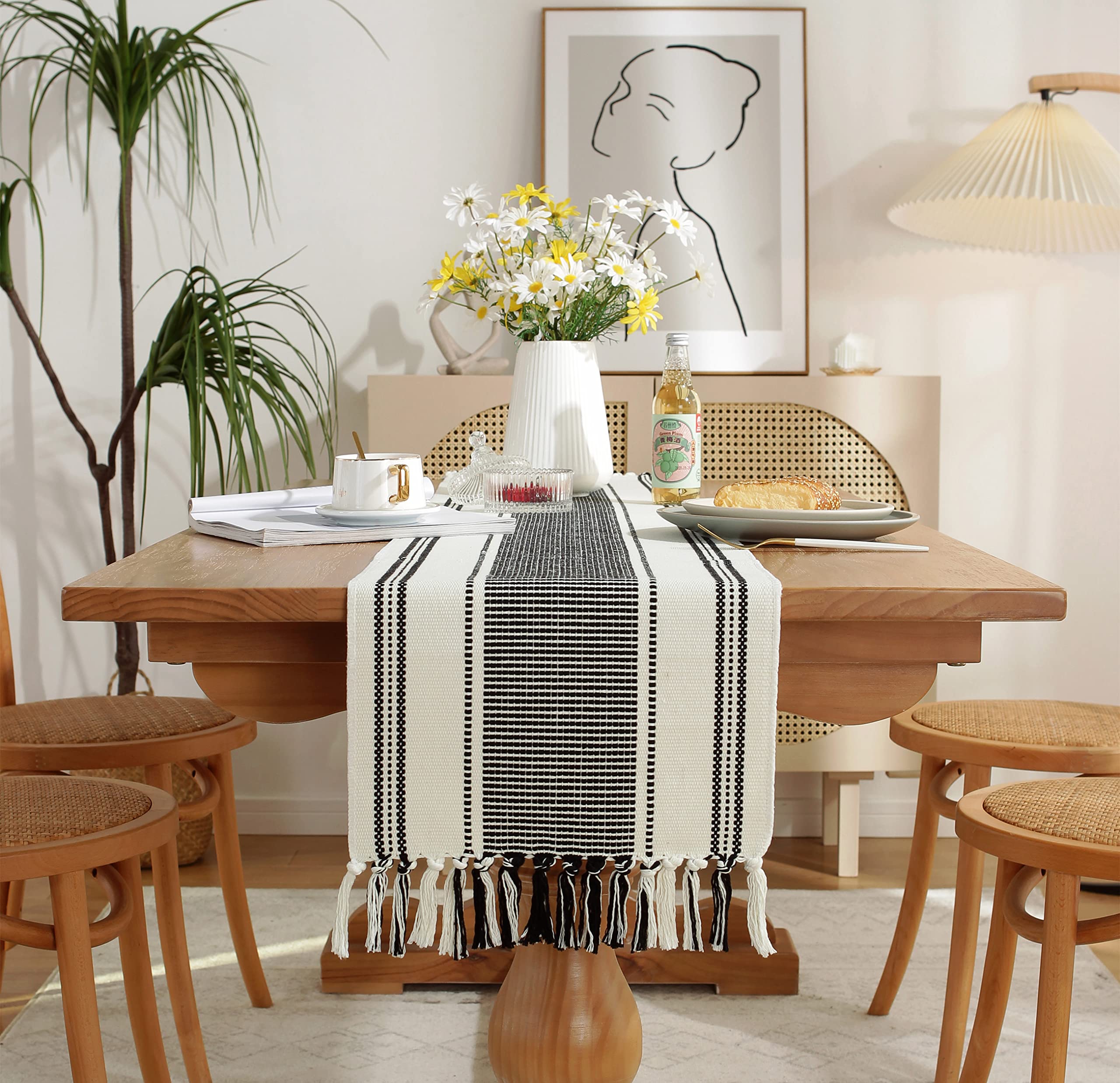 Caflife Boho Table Runner Balck And White For Modern Farmhouse Decor, Natural Cotton Woven Runner With Tassels For Home Dining T