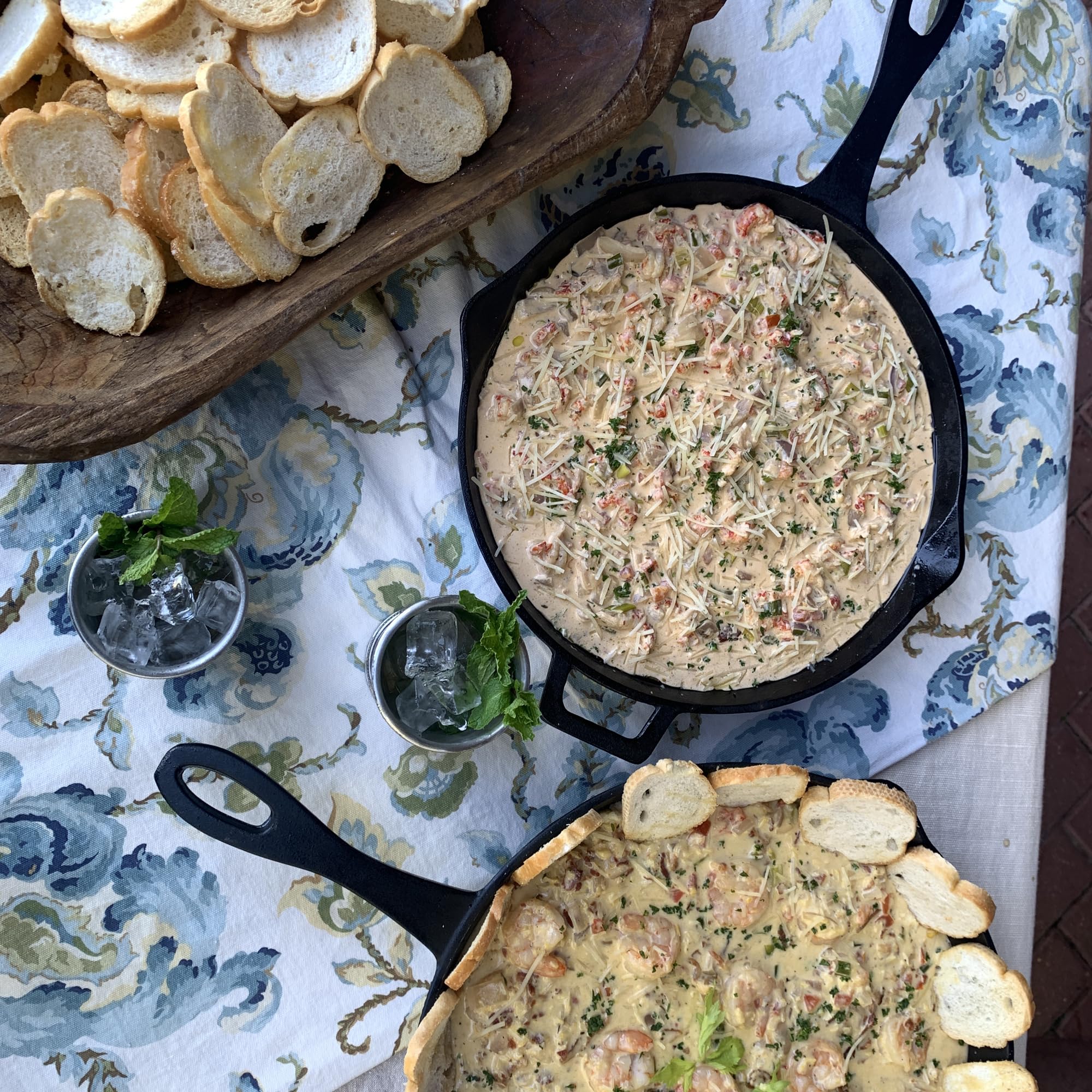 Bayou Classic 10-In 12-In & 14-In Pre-Seasoned Cast Iron Skillet Set Perfect For Searing & Braising Or Baking Apple Pies And Cob