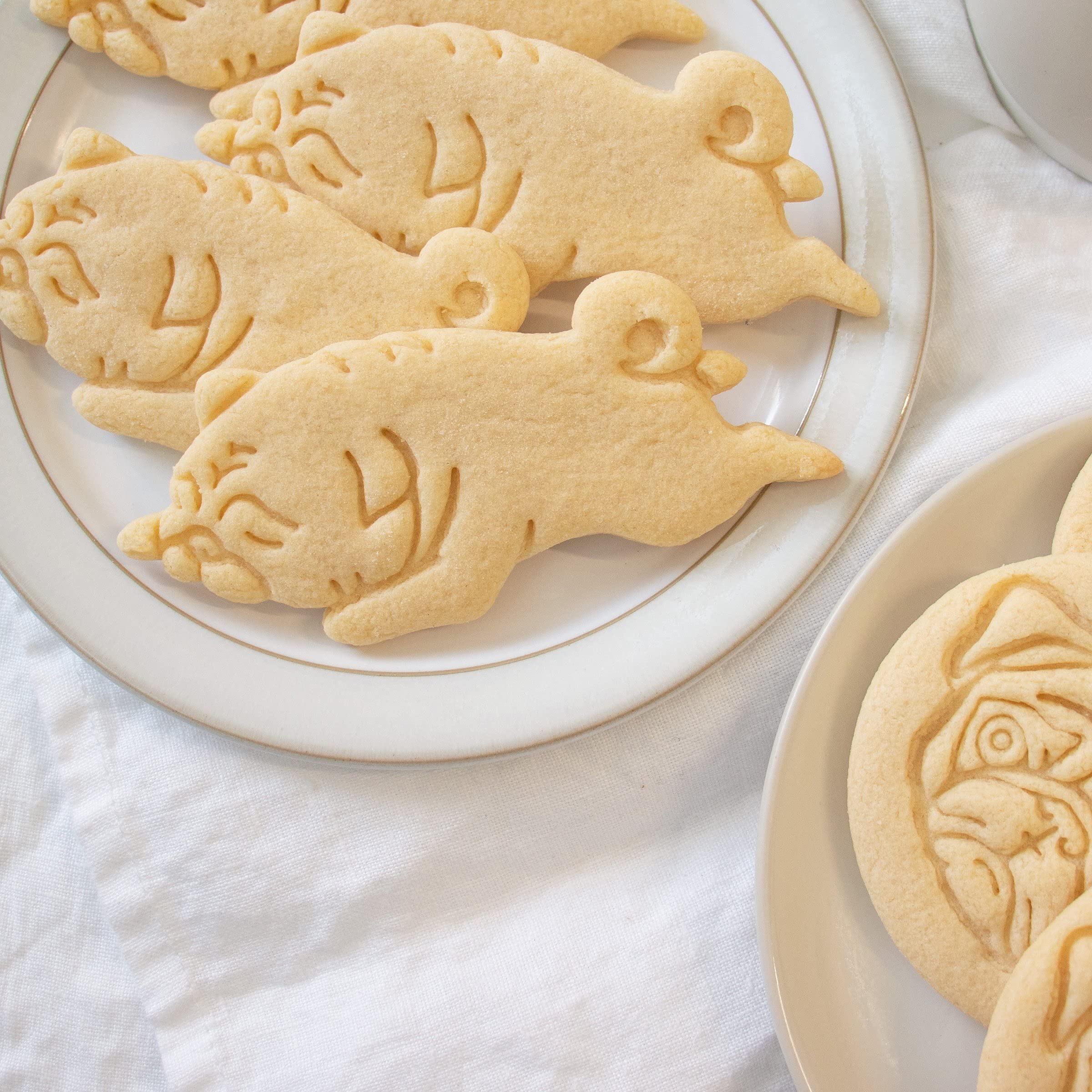 Sleepy Pug Cookie Cutter, 1 Piece - Bakerlogy