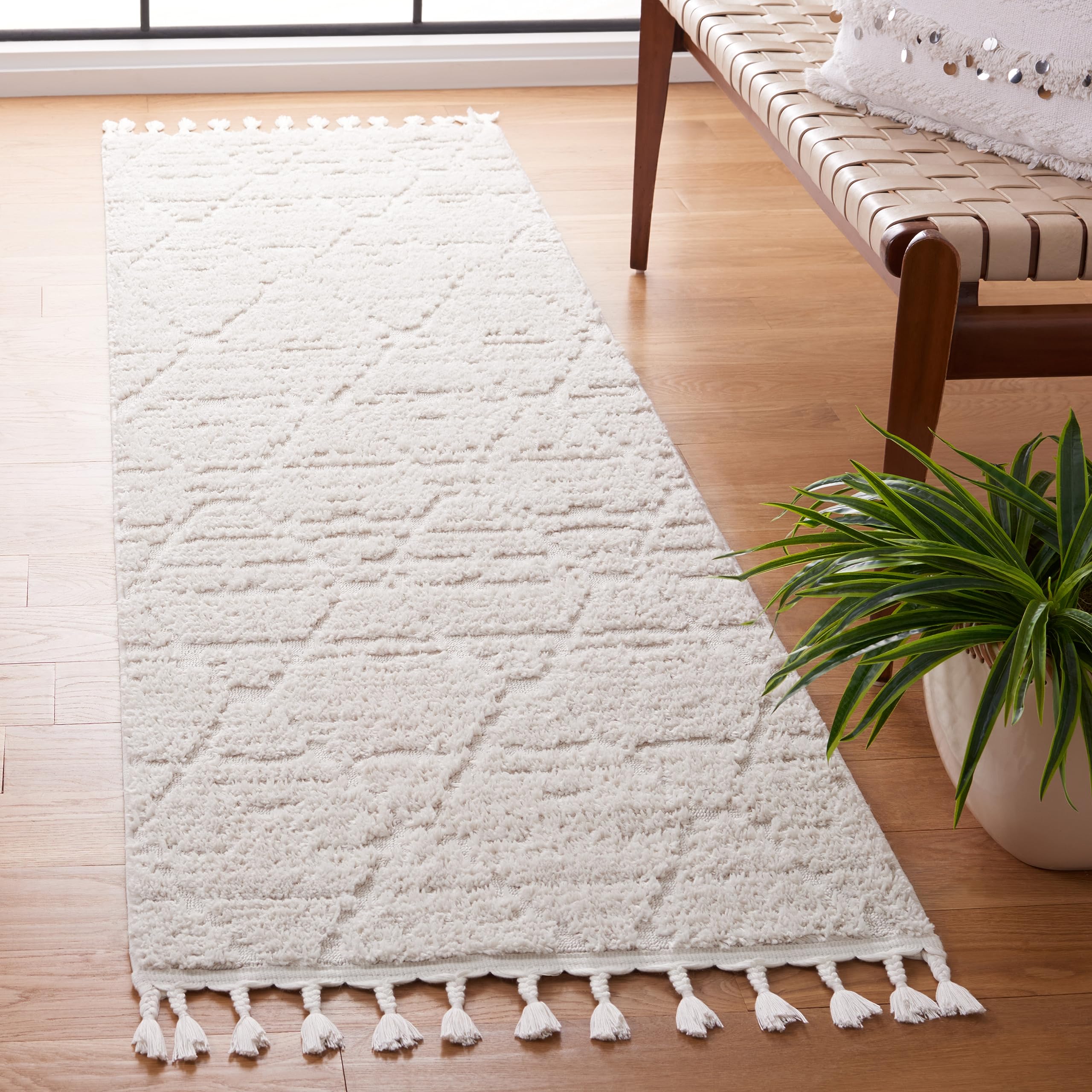 SAFAVIEH Marrakech Collection Runner Rug - 22 x 16 Runner, Beige, Moroccan Boho Tribal Tassel Design, Ideal for High Traffic A