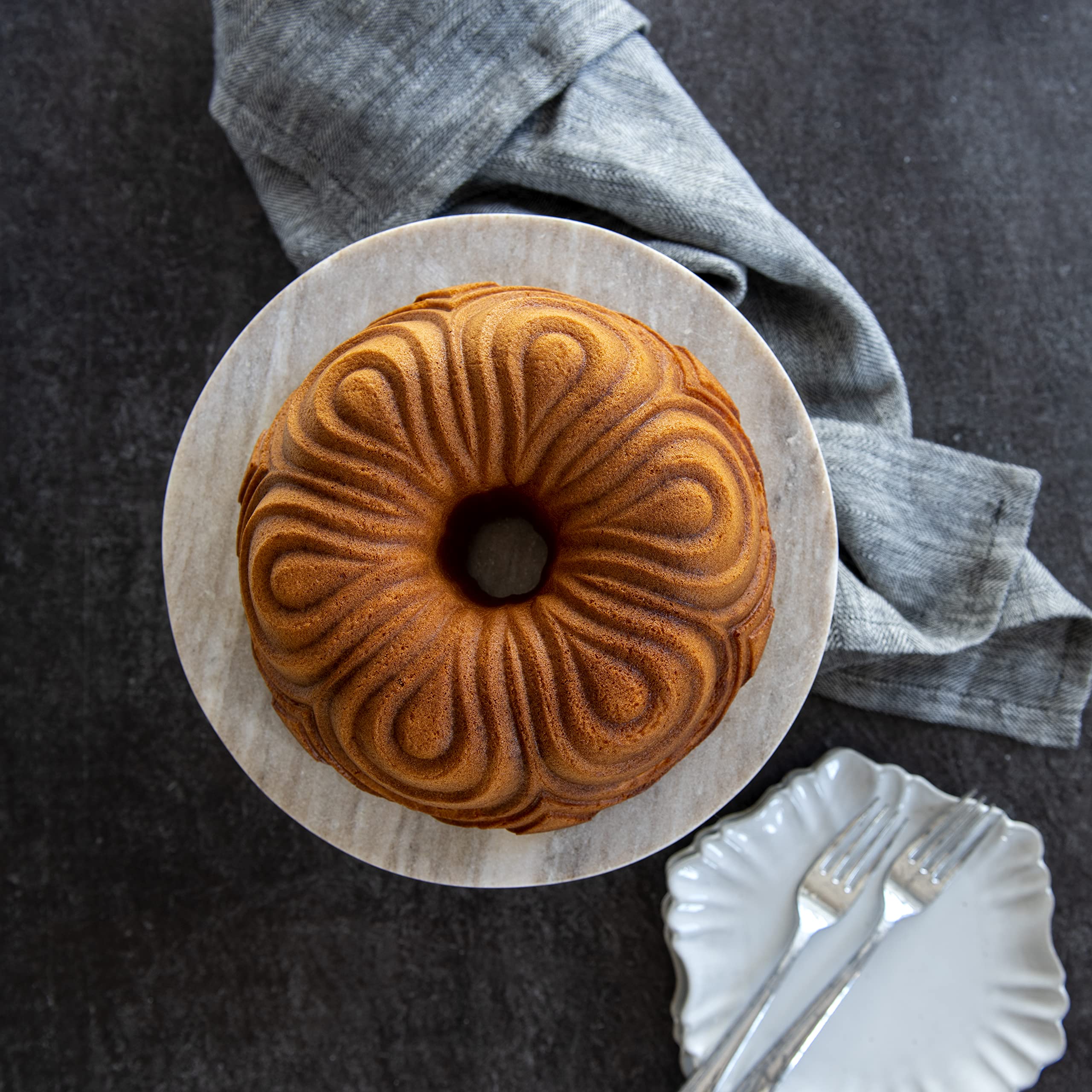 Nordic Ware 87477 Chiffon Bundt Pan, 10-Cup, Gold
