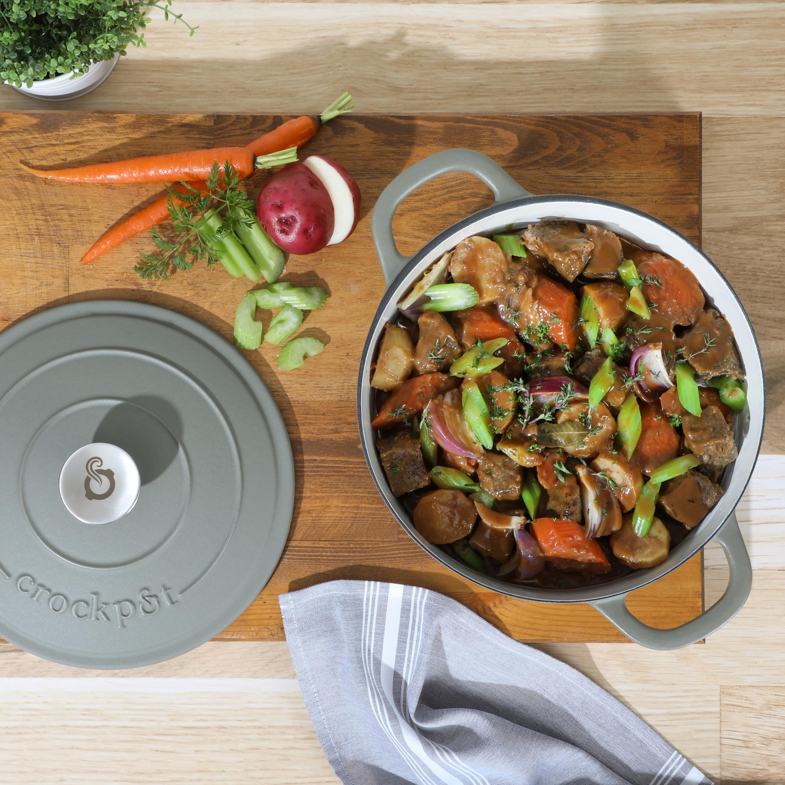 Crock Pot Artisan 5-Quart Round Cast Iron Dutch Oven Pot With Lid - Matte Green