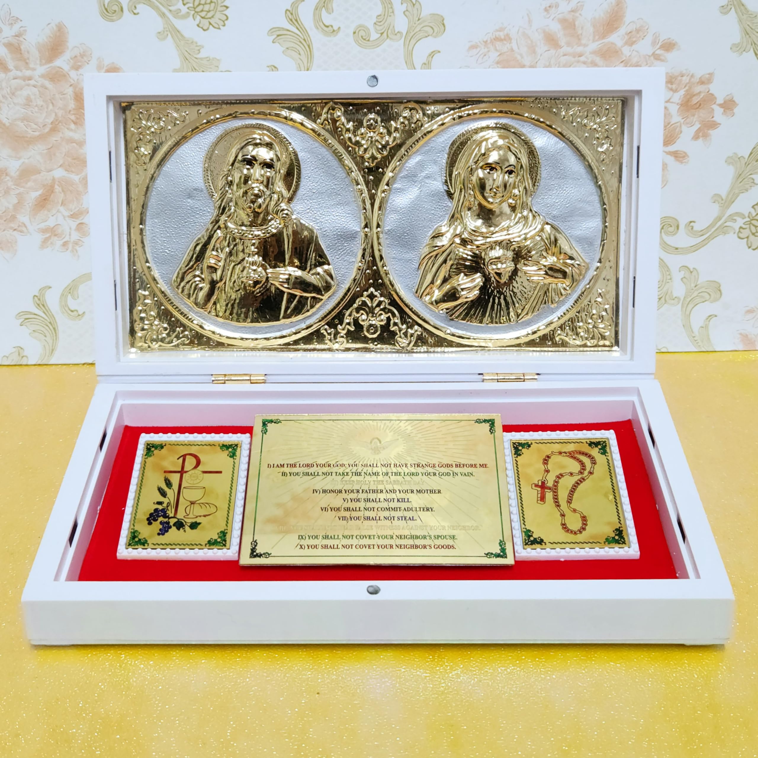 Arnavira Gold Plated Jesus Christ And Mother Mary Photo Frame Gift Box For Christmas, New Year,House Warming (White)