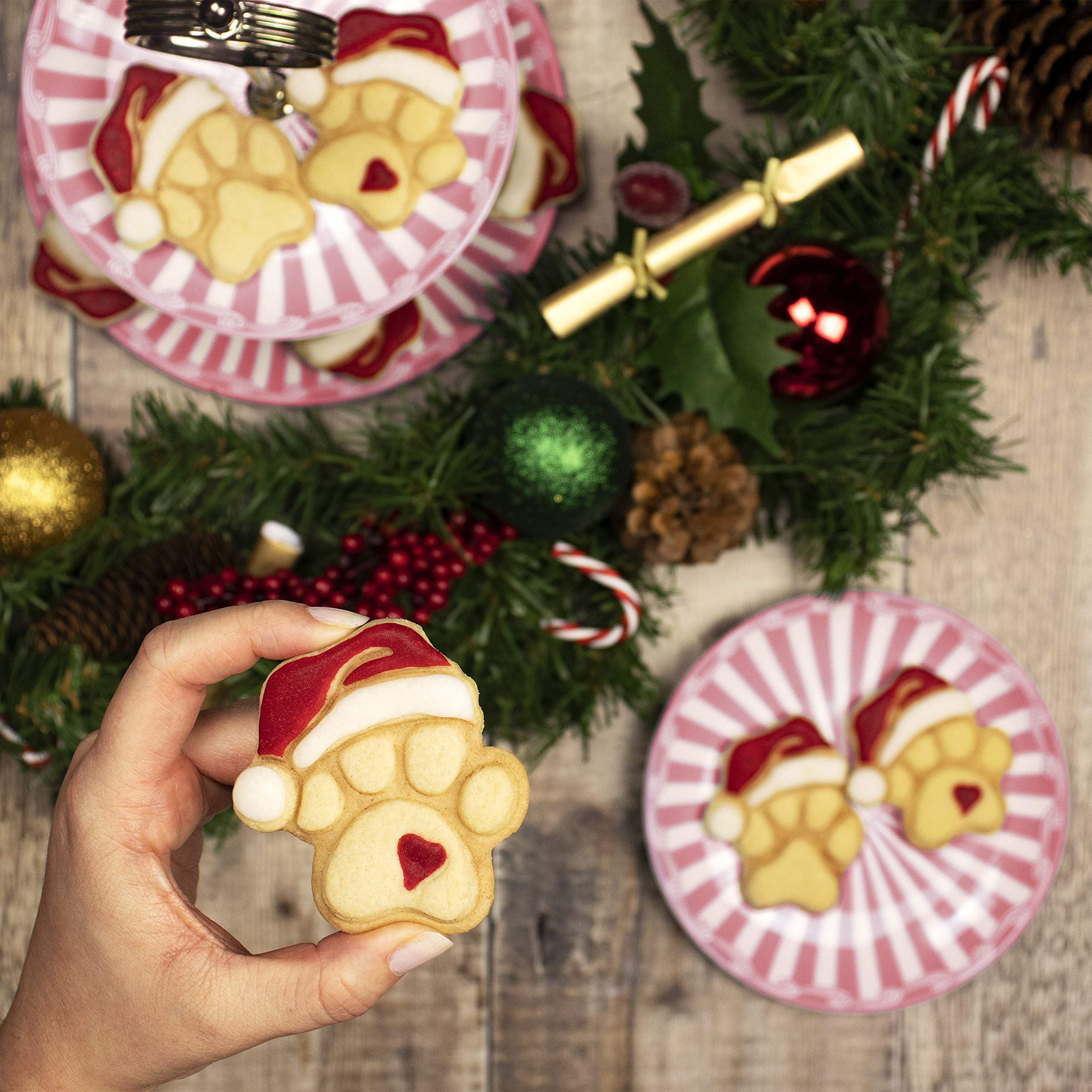 Set Of 2 Santa Paw Cookie Cutters (Designs: Cute And Realistic), 2 Pieces - Bakerlogy