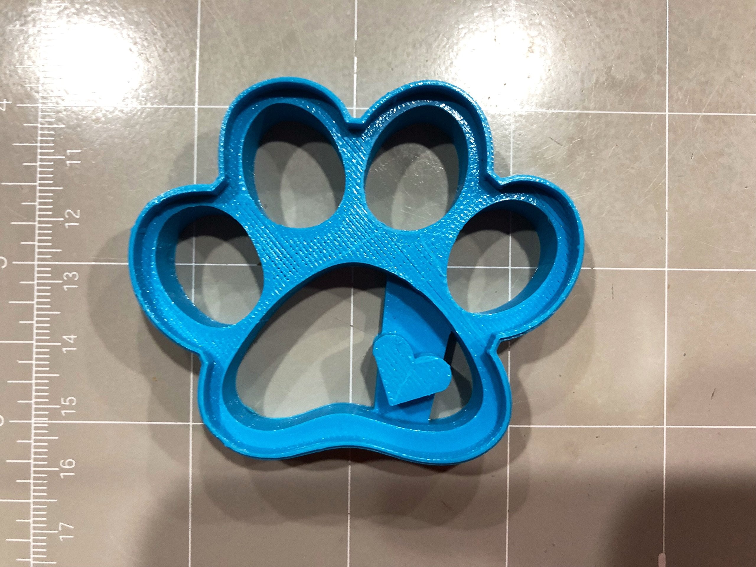 Cute Dog Paw With Heart Imprint Cookie Cutter