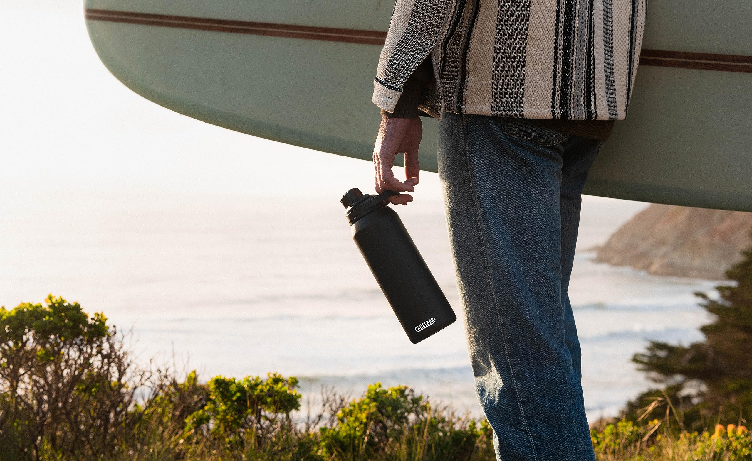 Camelbak Chute Mag 32Oz Vacuum Insulated Stainless Steel Water Bottle, Purple Sky