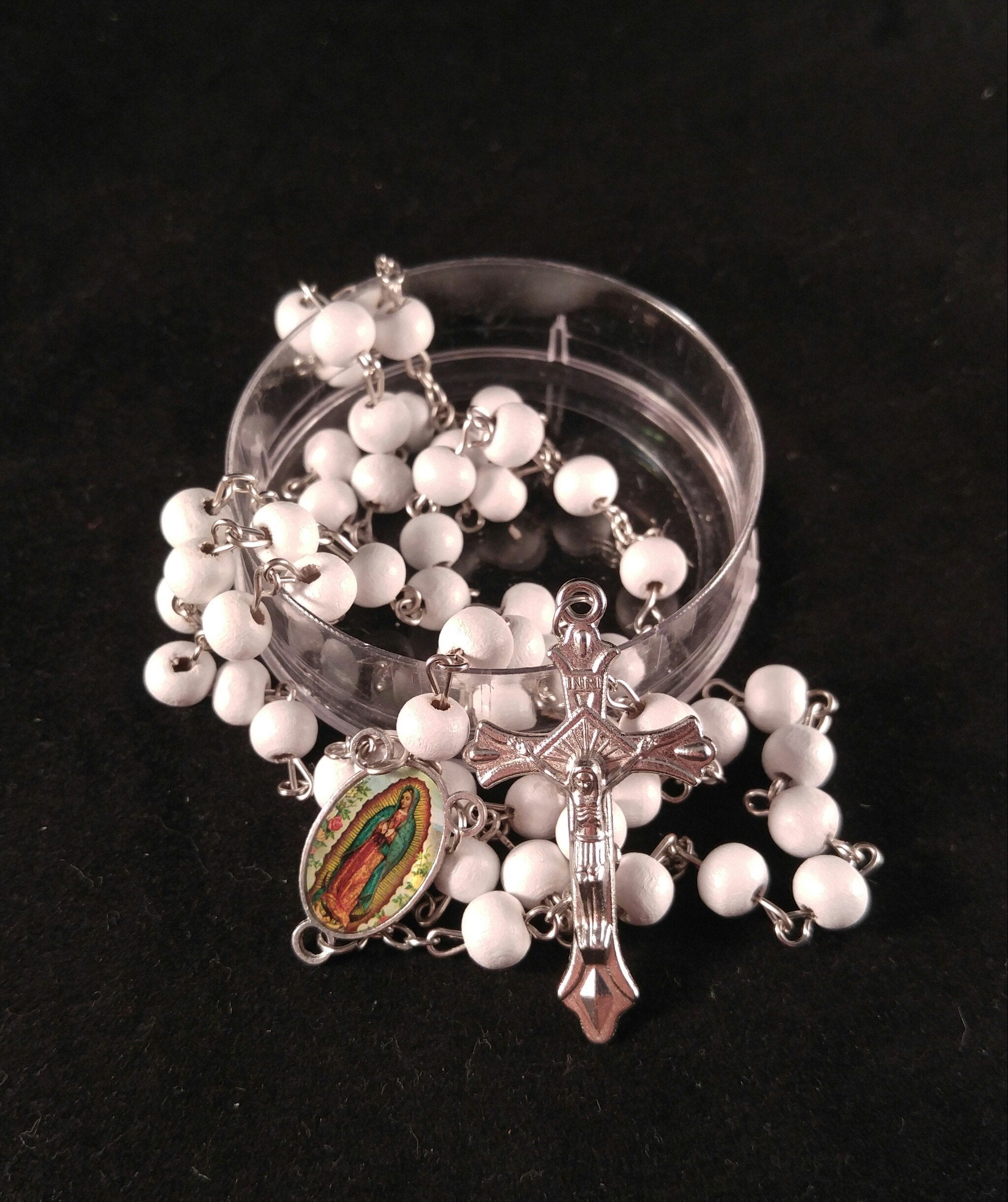 Virgen De Guadalupe  Rosarios Blancos De Madera Para Recuerdos De Bautizo/Primera Comunion 12 Piezas. Baptism/My First Communion Our Virgen Of Guada Lupe Rosaries 12 Party Pack.
