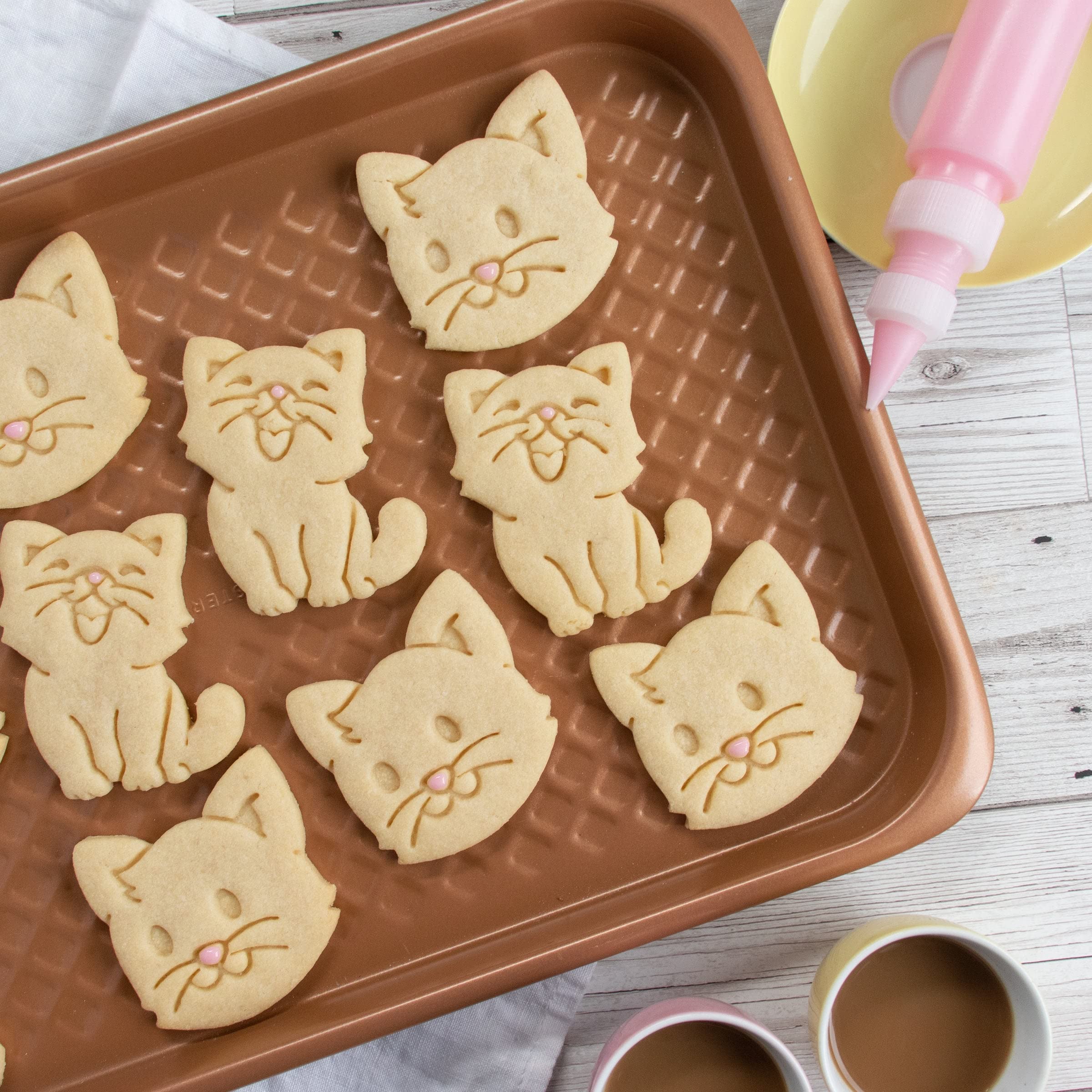 Set Of 2 Cat Cookie Cutters (Designs: Happy Cat And Cat Face), 2 Pieces - Bakerlogy