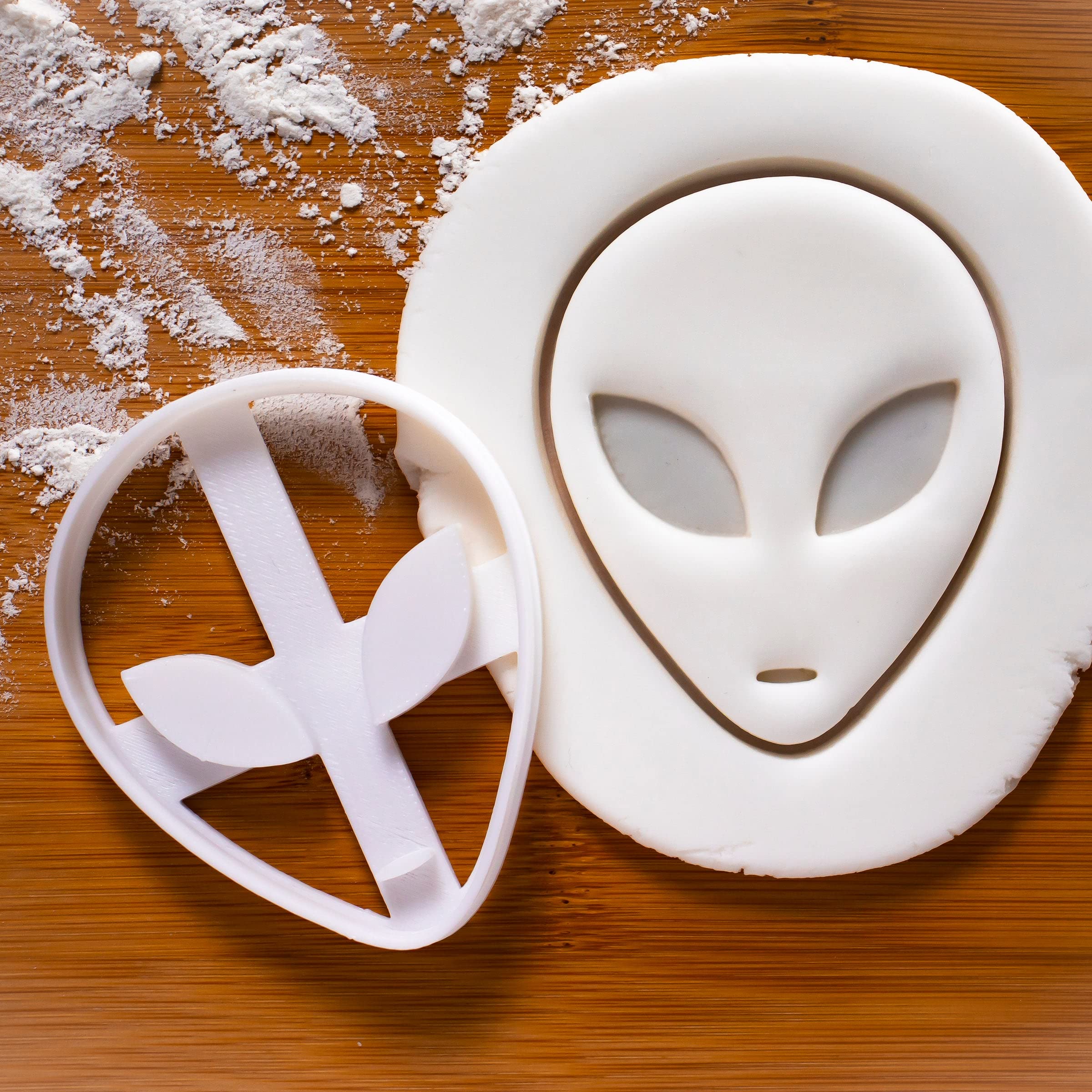 Set Of 2 Alien Themed Cookie Cutteres (Designs: Ufo And Alien), 2 Pieces - Bakerlogy