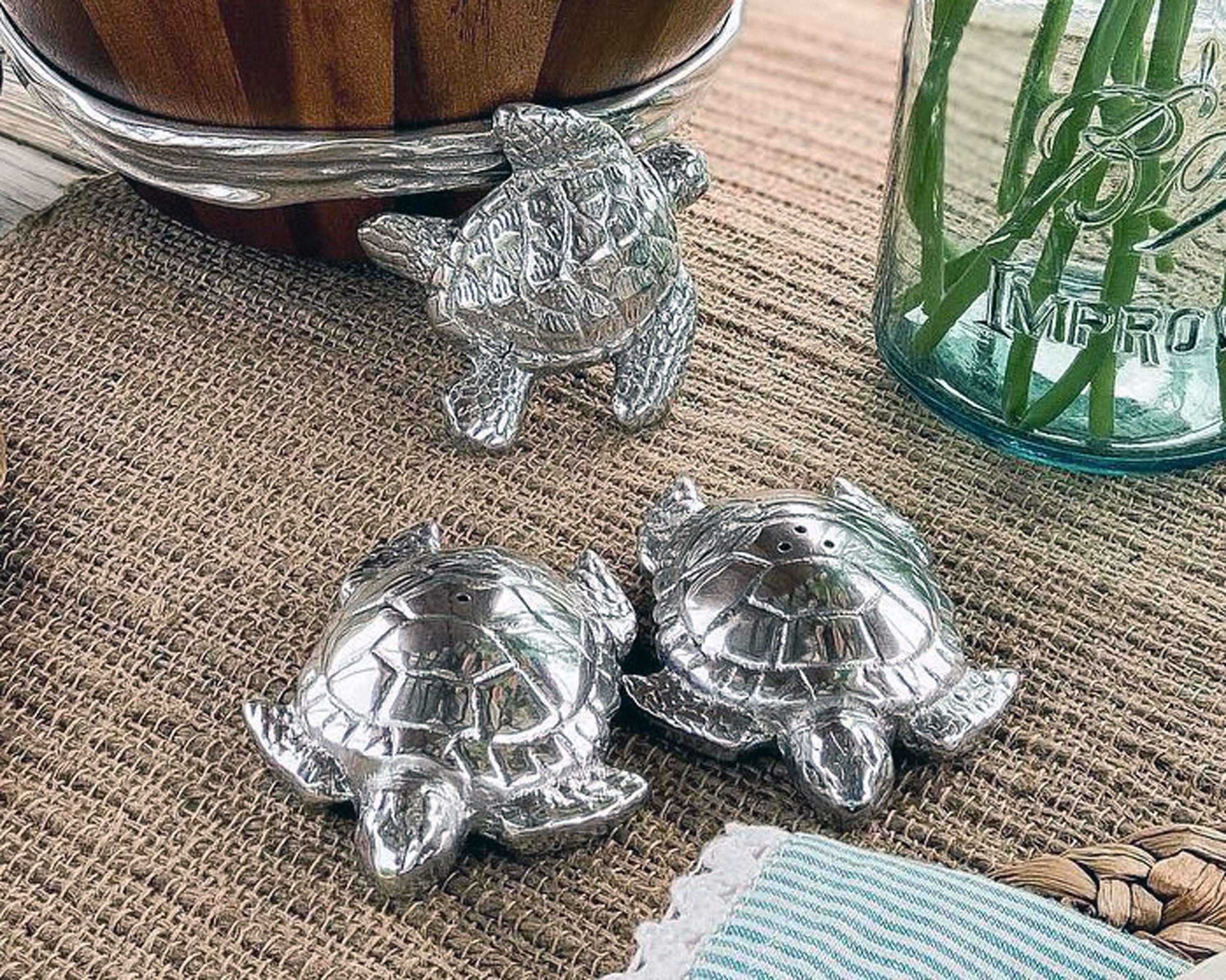 Arthur Court Designs Aluminum Sea Turtle Salt And Pepper Set S/P Shaker Pair Ocean 4 Inch Long