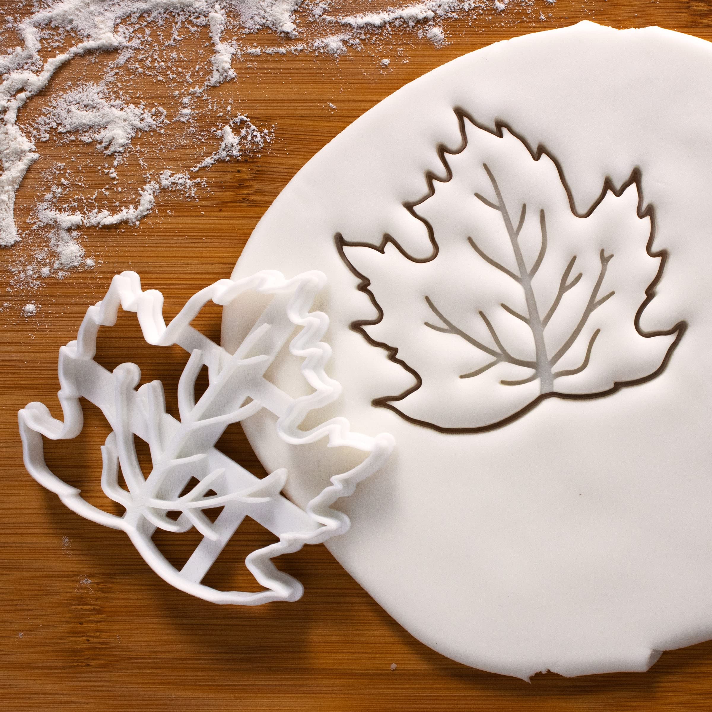 Maple Leaf Cookie Cutter, 1 Piece - Bakerlogy