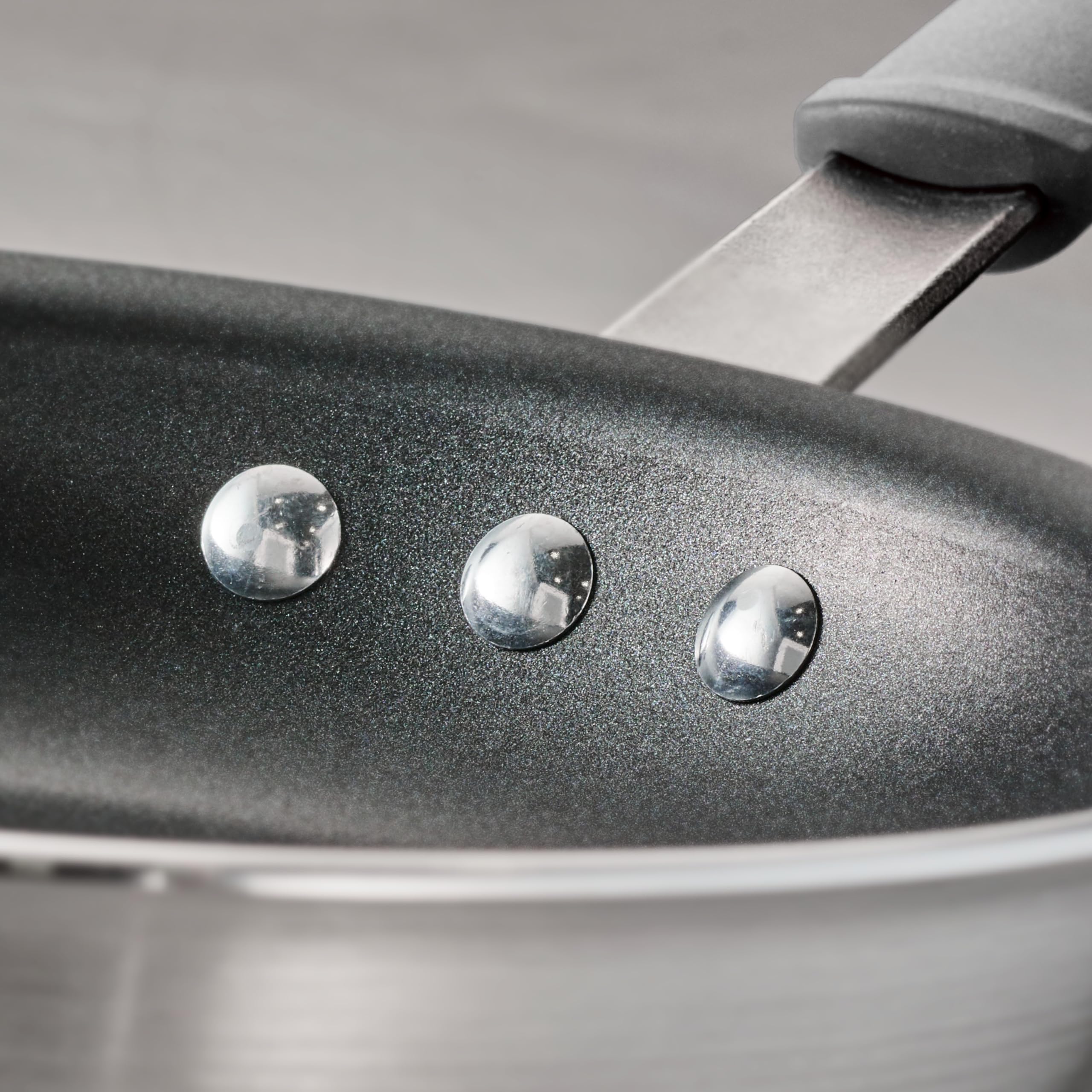 Tramontina Professional 8-Inch Non Stick Small Frying Pan, Heavy-Gauge Aluminum Skillet With Reinforced Nonstick Coating, Gray H