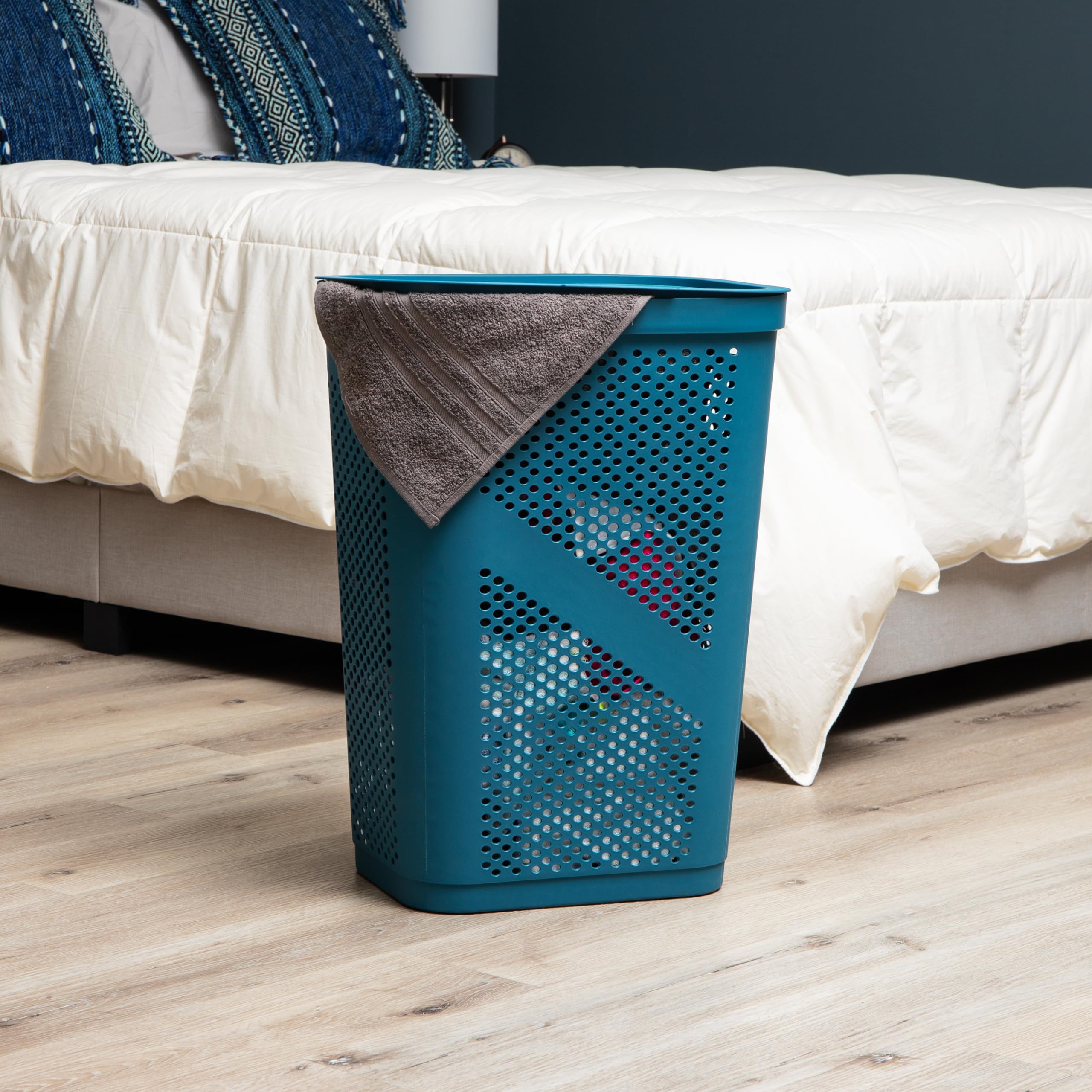 Mind Reader 60L Slim Laundry Hamper, Clothes Basket, Lid, Ventilated, Plastic, 17.25''L X 13.75''W X 23.5''H, Blue