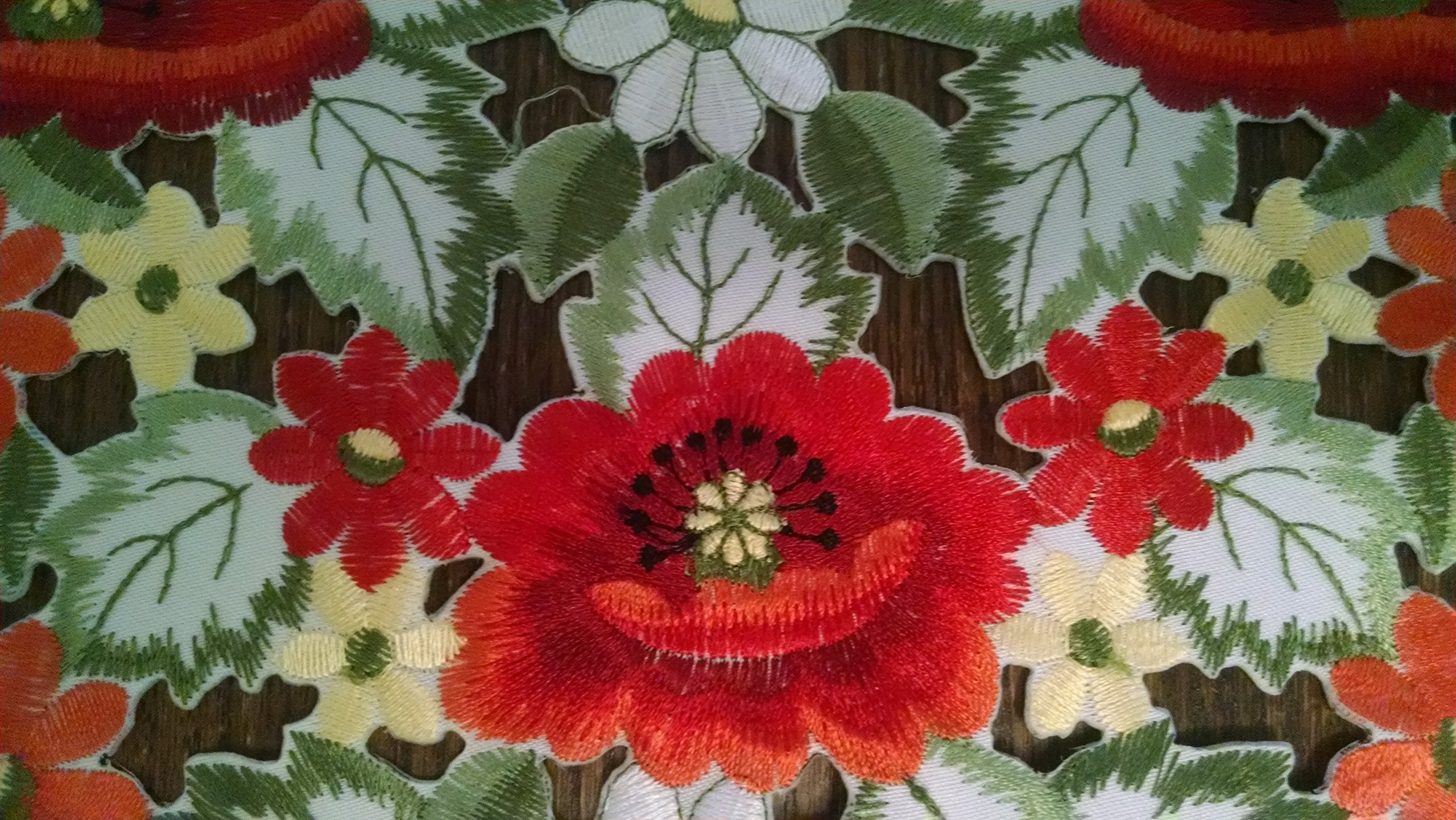 Doily Boutique Round Doily With Red Poppy Flowers On Antique White Material, Size 23 Inches