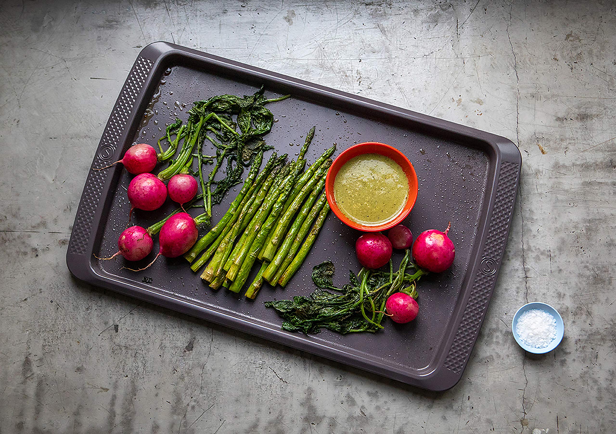 Saveur Selects Rimmed Baking Sheet, 11-Inch By 17-Inch, Non-Stick, Warp-Resistant Carbon Steel, Dishwasher Safe, Artisan Bakewar