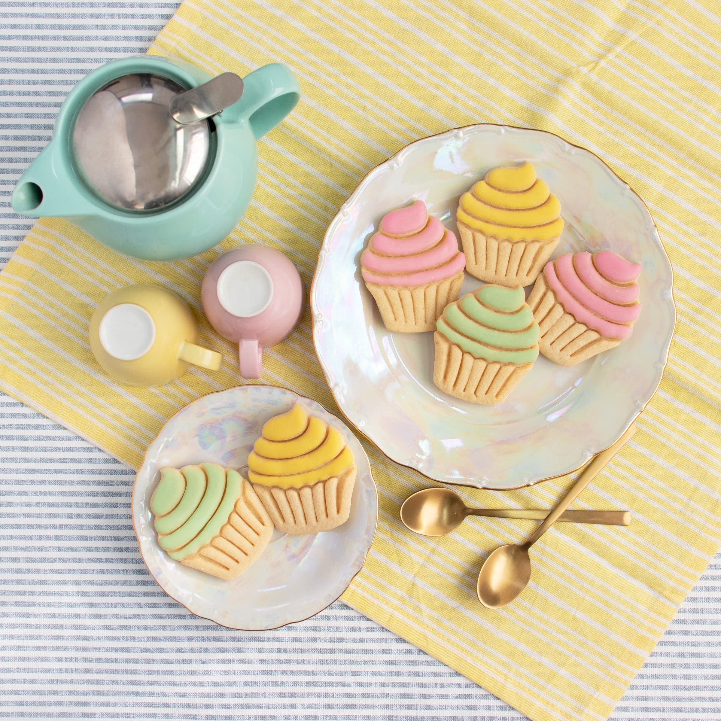 Cupcake Cookie Cutter, 1 Piece - Bakerlogy