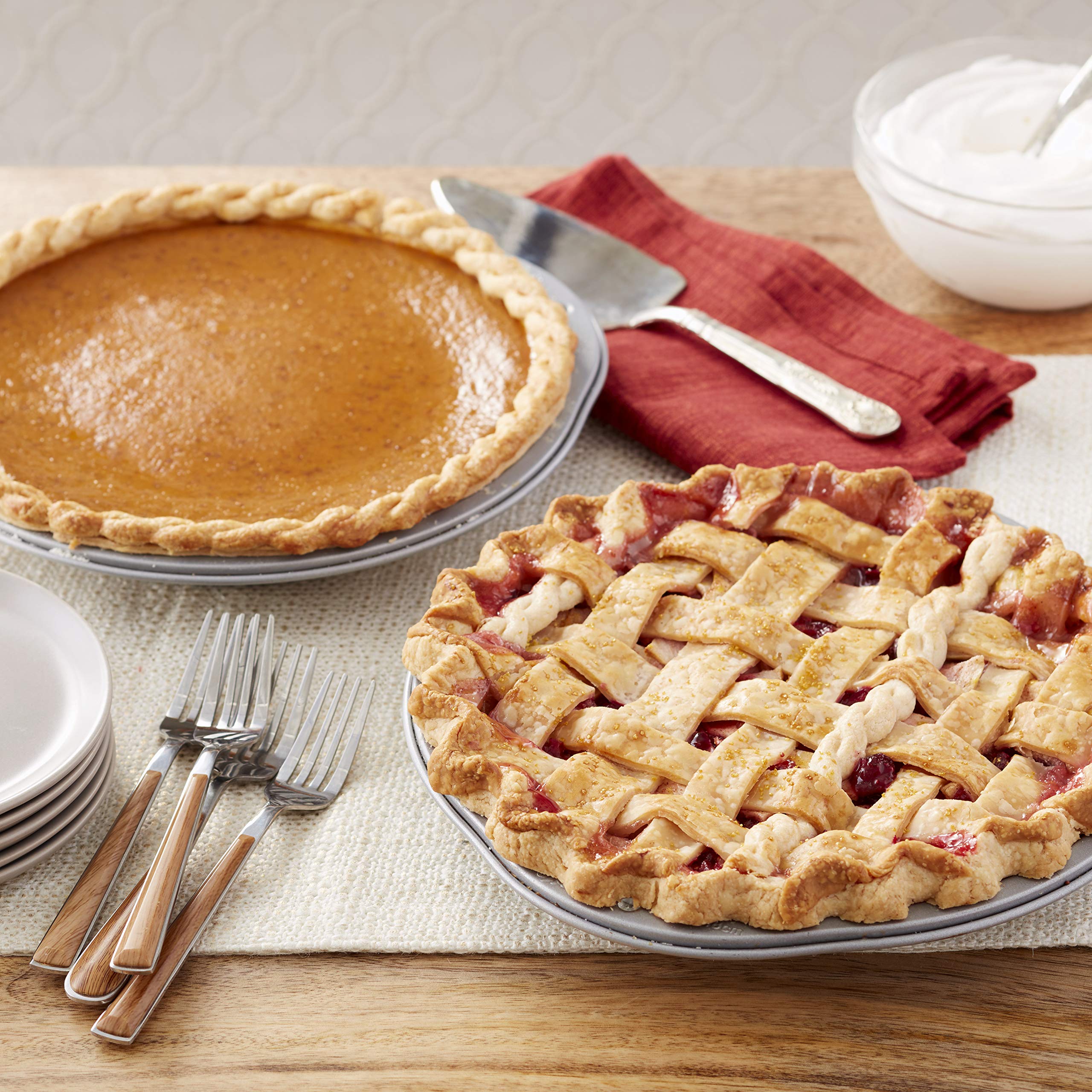 Wilton Silicone Pie Crust Mold, 6-Cavity