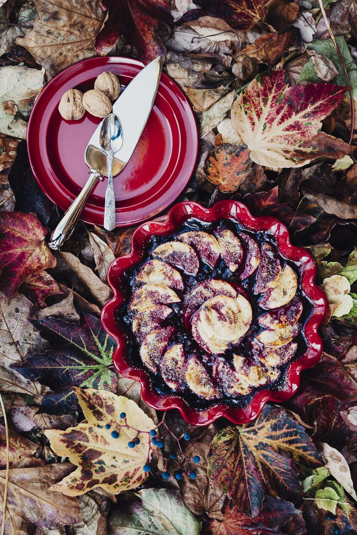 Emile Henry Made In France Ruffled Pie Dish 10.5'' X2.5'', 10.5'' By 2.5'', Burgundy Red