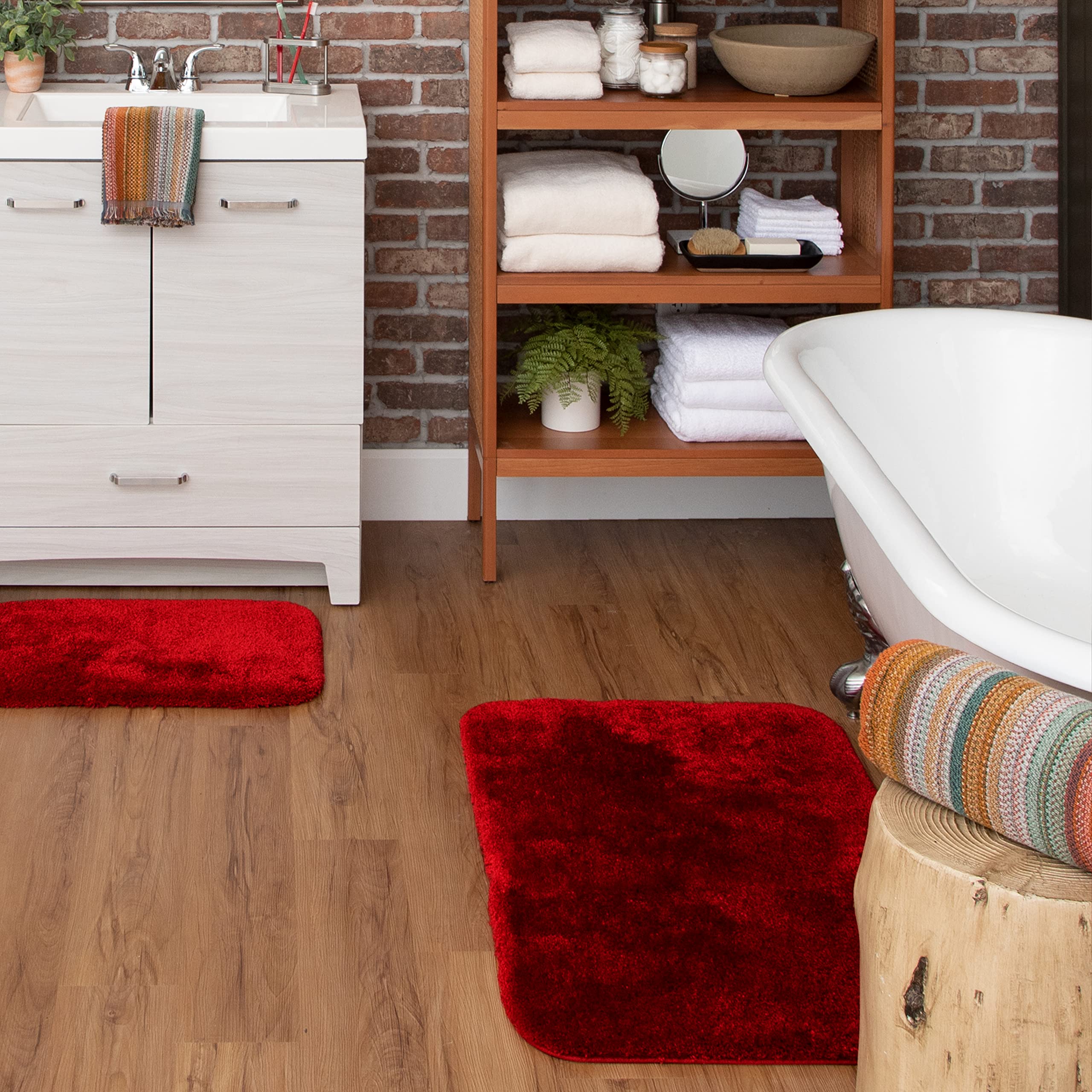 Mohawk Home Machine Washable Royal Bath Mat, Scarlet Red (1' 5'' X 2')