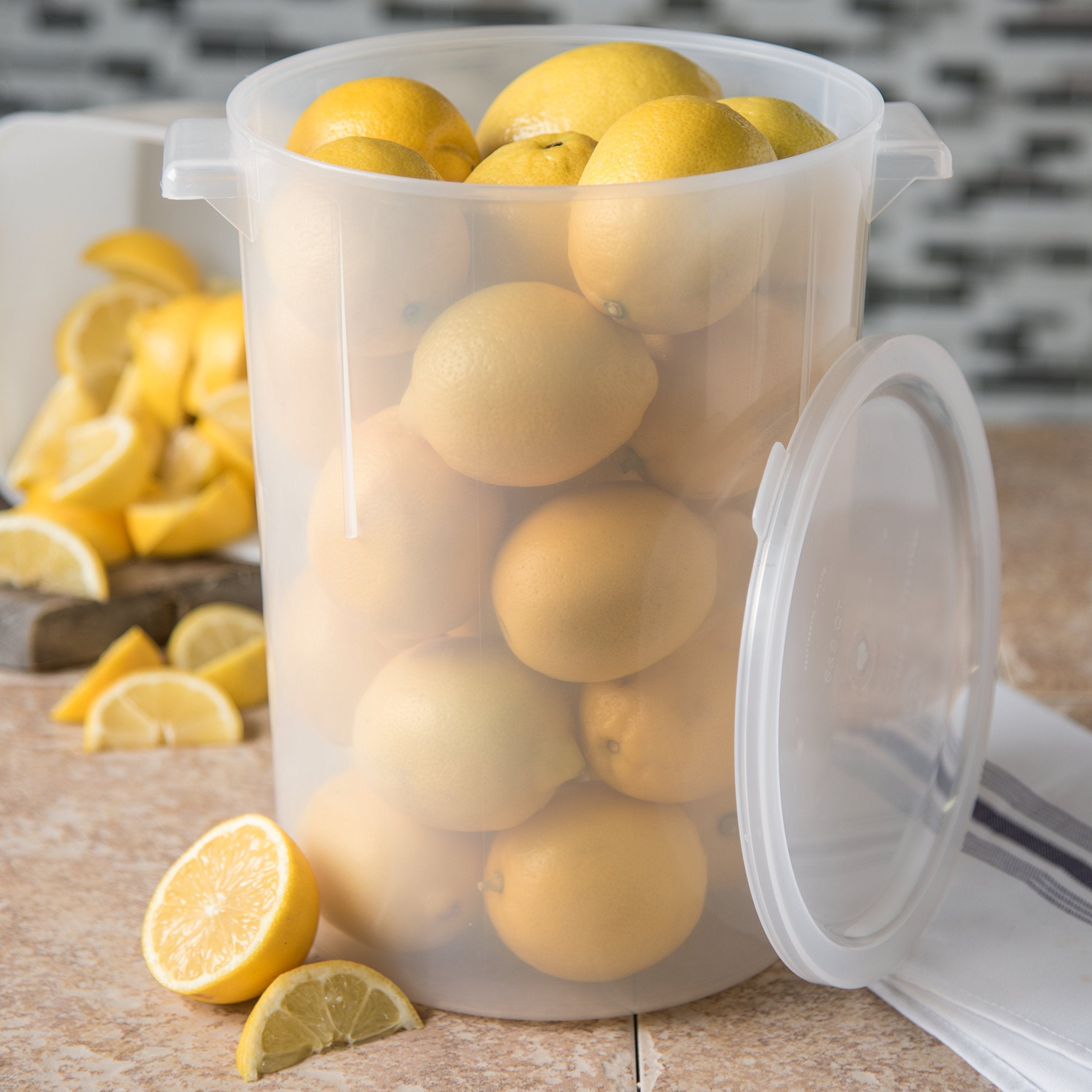 Carlisle Foodservice Products Bain Marie Round Food Storage Container For Kitchens, Restaurants, Catering, Plastic, 8 Quarts, Cl