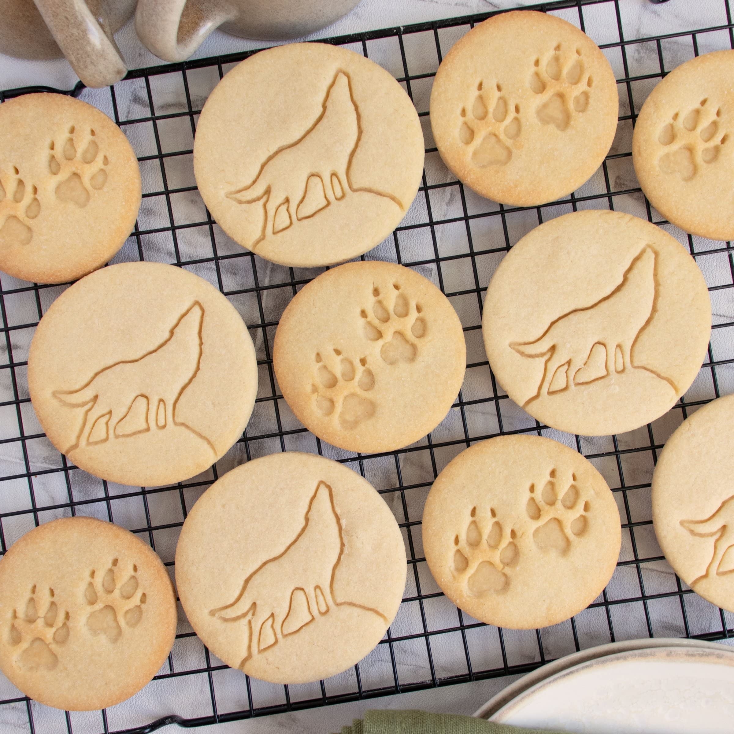 Set Of 2 Wolf Cookie Cutters (Designs: Howling Wolf And Wolf Paw Prints), 2 Pieces -Bakerlogy