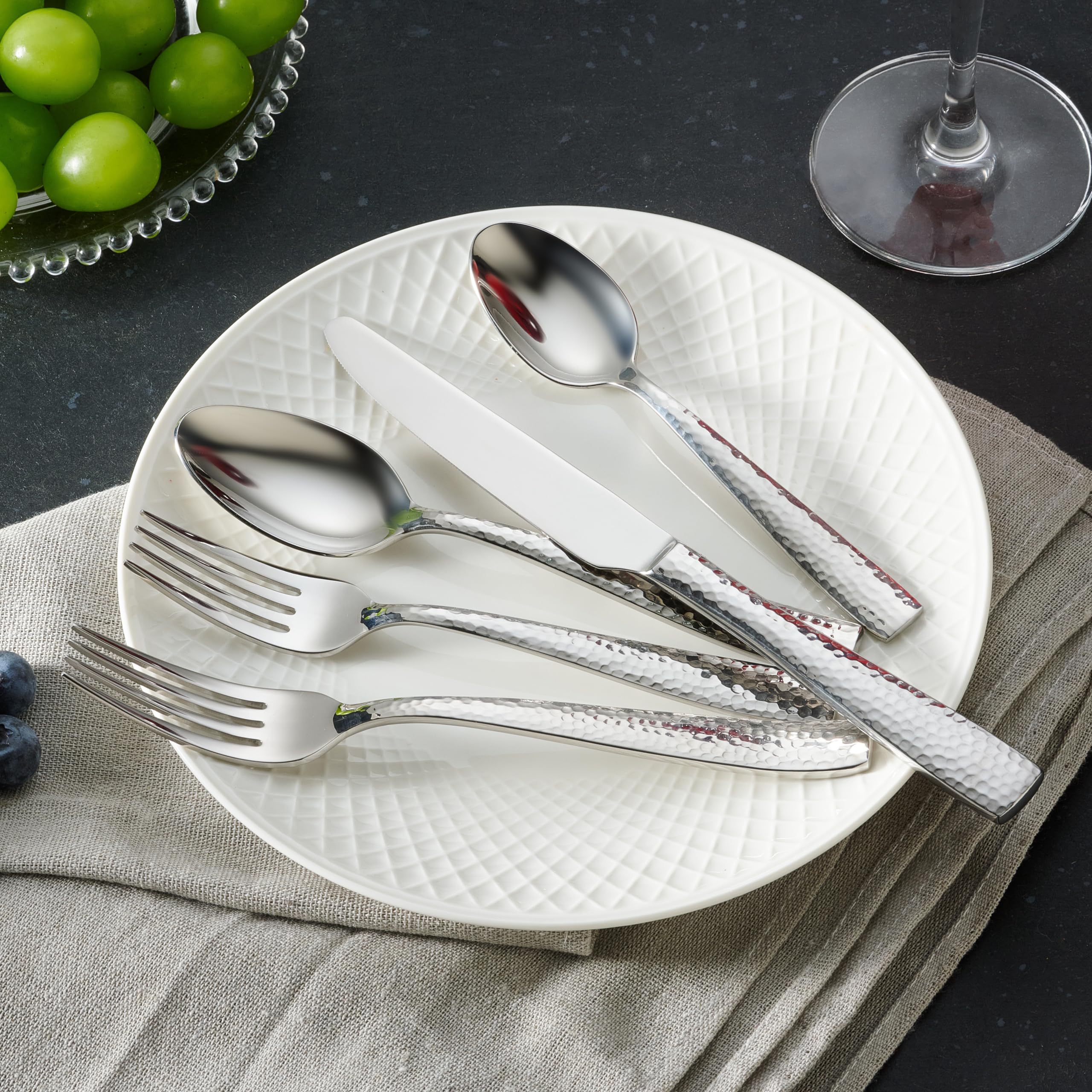 Hudson Essentials 20-Piece Hammered 1810 Stainless Steel Silverware Cutlery Set, Flatware Service For 4 (20-Piece Set)