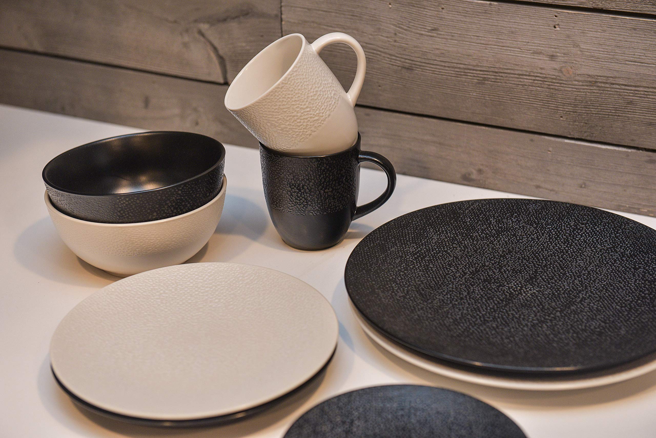 Red Vanilla Black 16 Matrix Piece Dinner Set