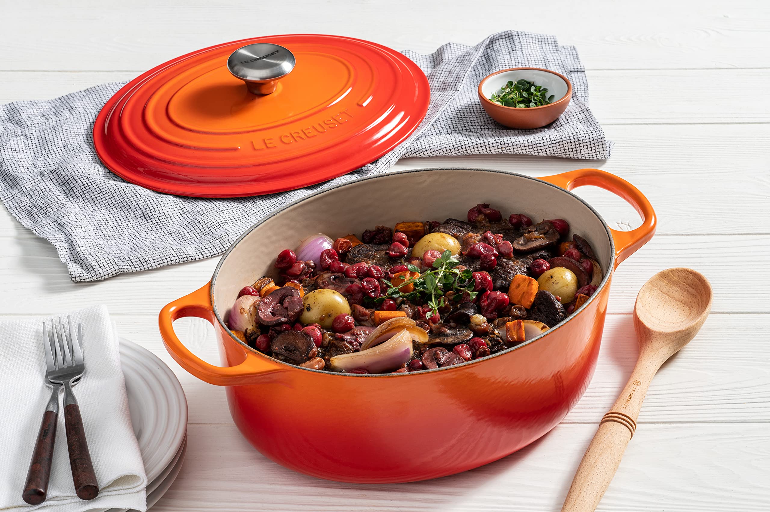 Le Creuset Enameled Cast Iron Signature Oval Dutch Oven, 8 Qt., Flame