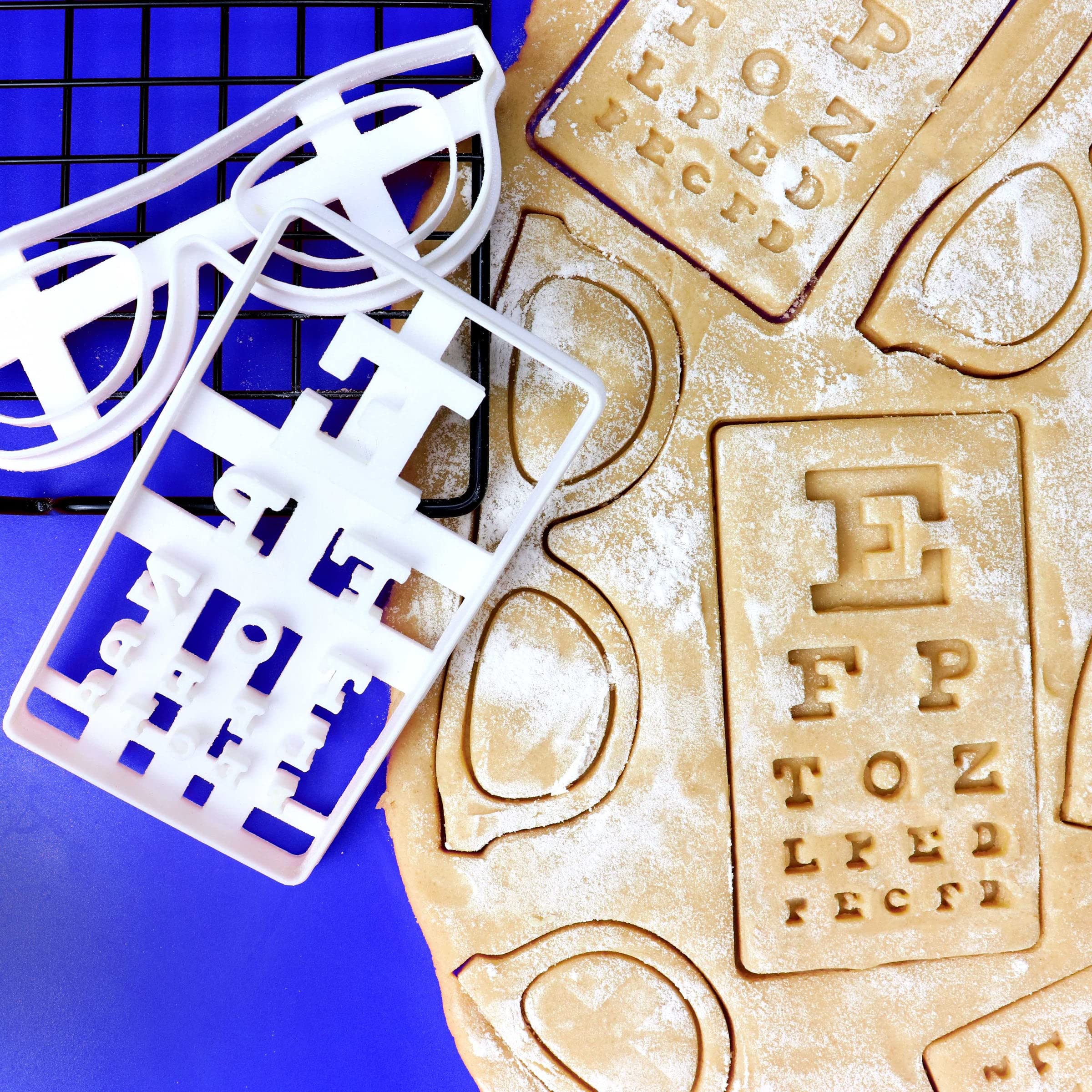 Set Of 2 Optomology Themed Cookie Cutters (Designs: Snellen Chart And Spectacles), 2 Pieces - Bakerlogy