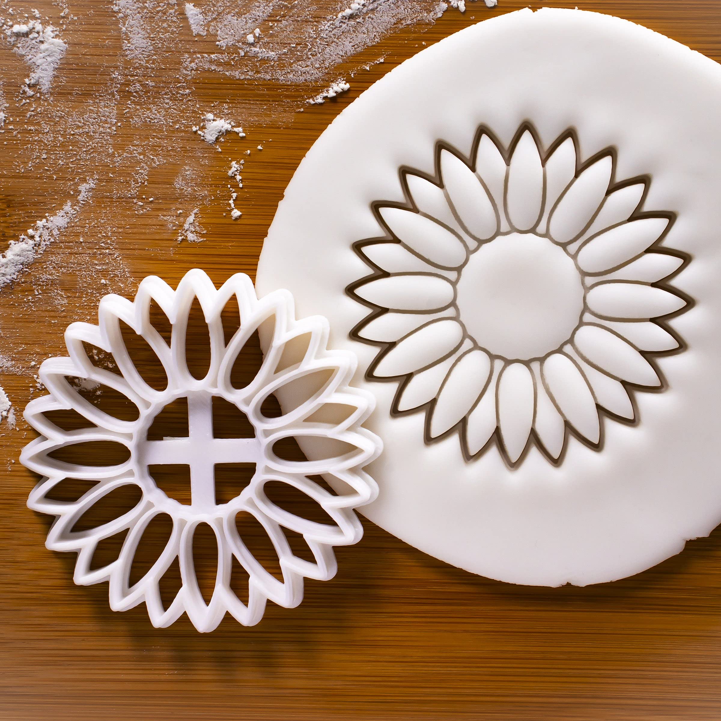 Sunflower Cookie Cutter, 1 Piece - Bakerlogy