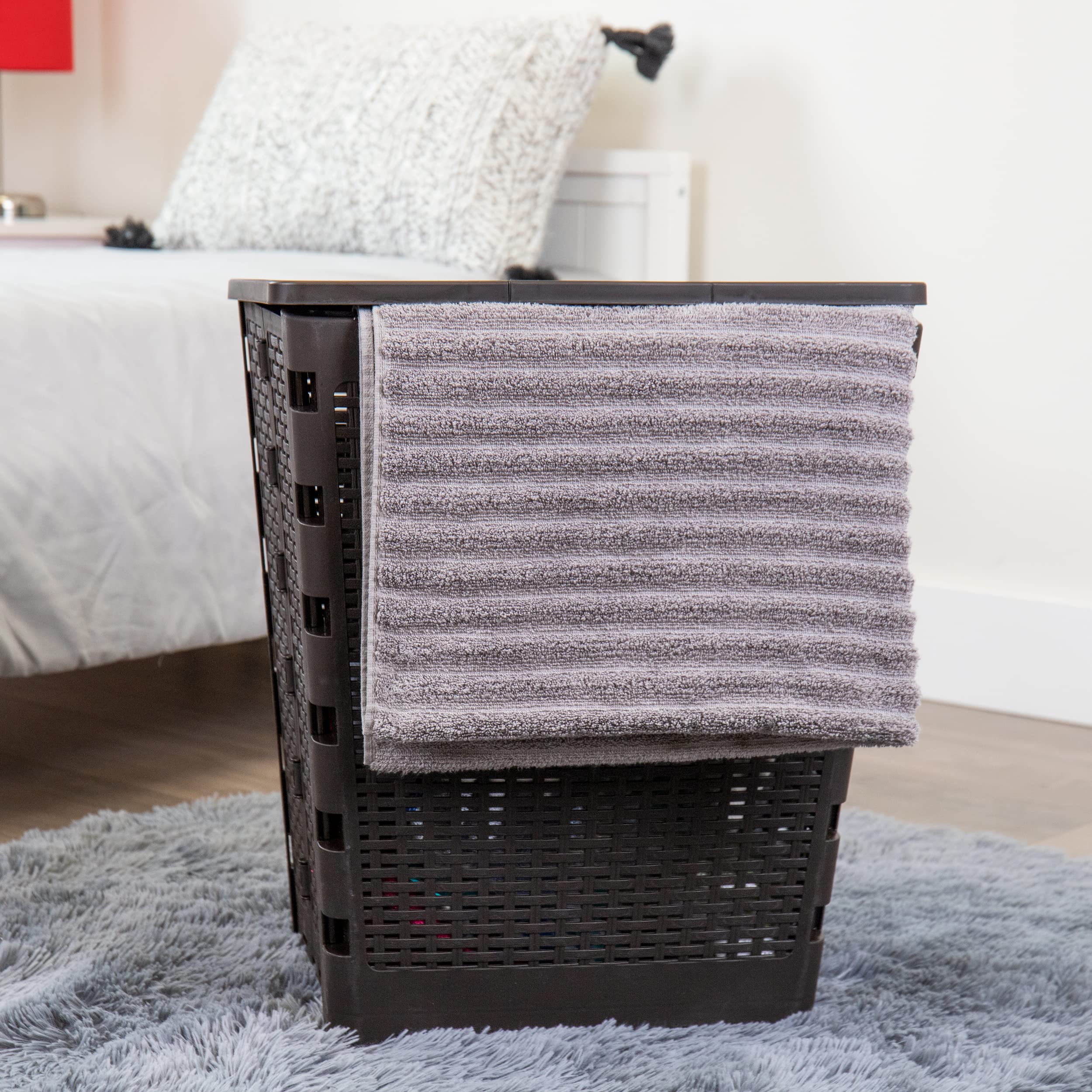 Mind Reader 61L Foldable Laundry Hamper, Clothes Basket, Lid, Wicker Design, Plastic, 18''L X 14.5''W X 21.25''H, Brown