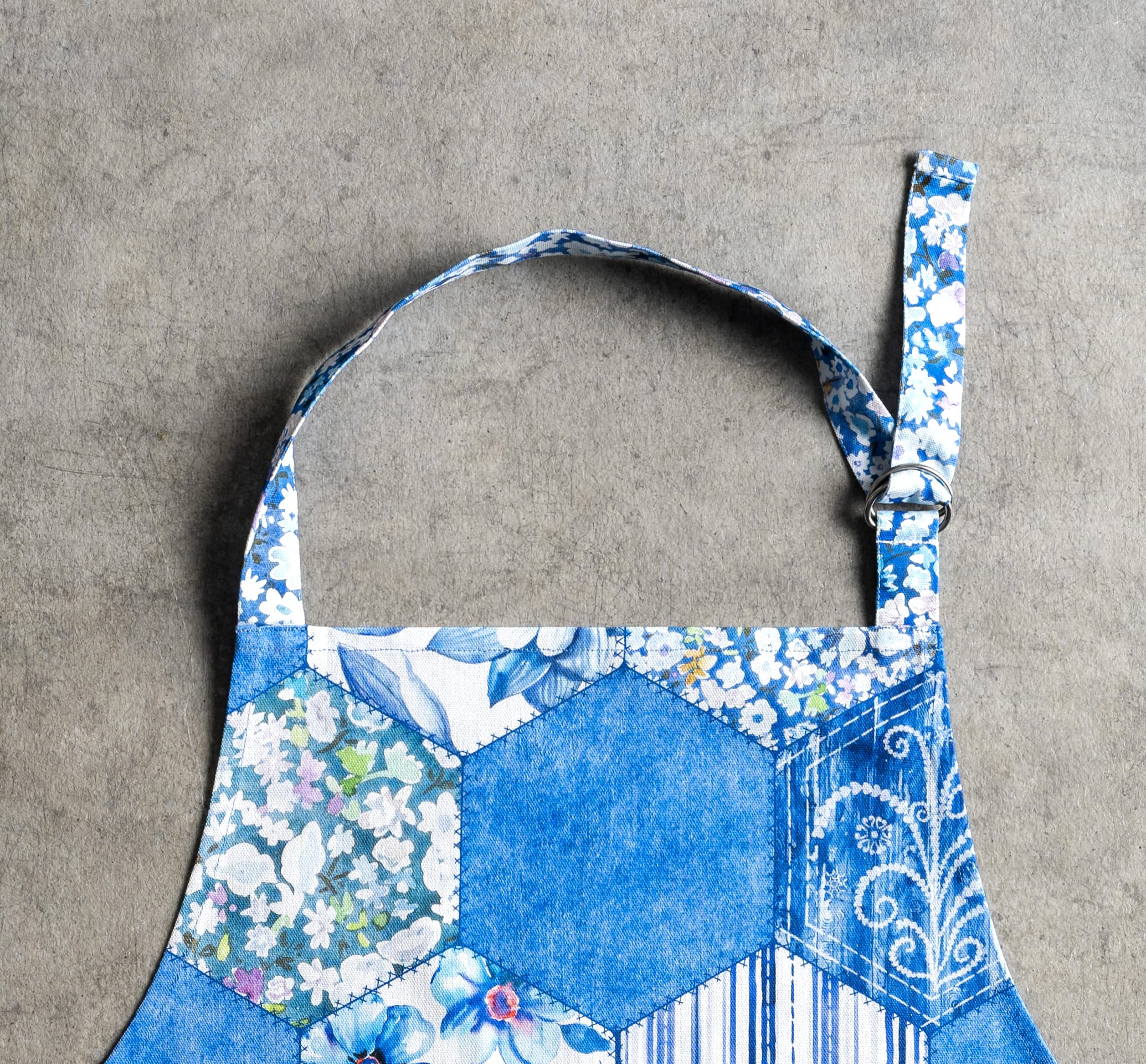 Maison D' Hermine Apron 100% Cotton 27.50''X31.50'' 1 Piece Adjustable Neck Strap Aprons With Center Pocket & Long Ties For Moth