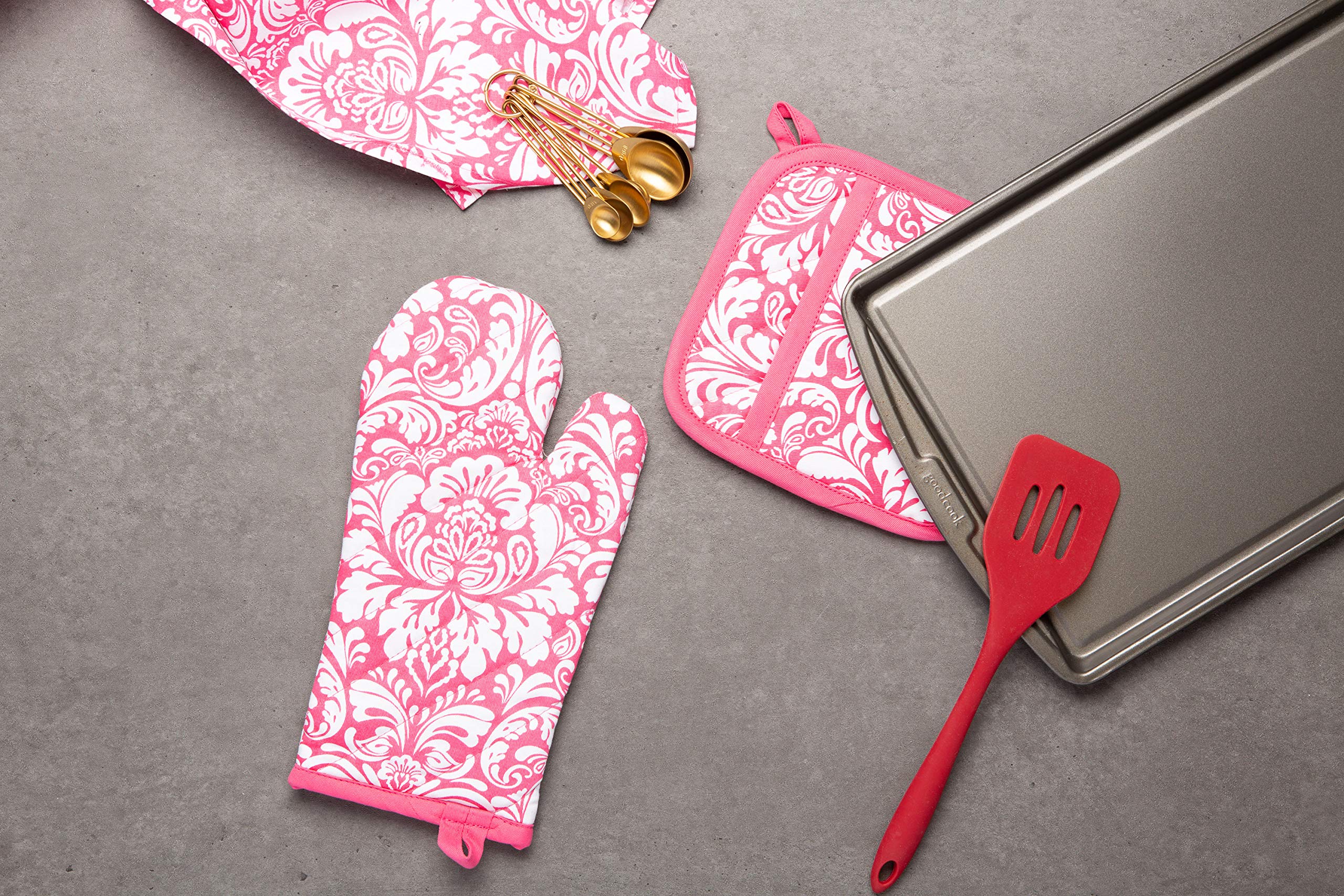 Dii Quilted Kitchen Oven Mitt & Potholder Set, Hanging Loop For Convenient Storage, Om 6.5X12/Ph 8X8.5, Pink Damask Print, 2 Pie